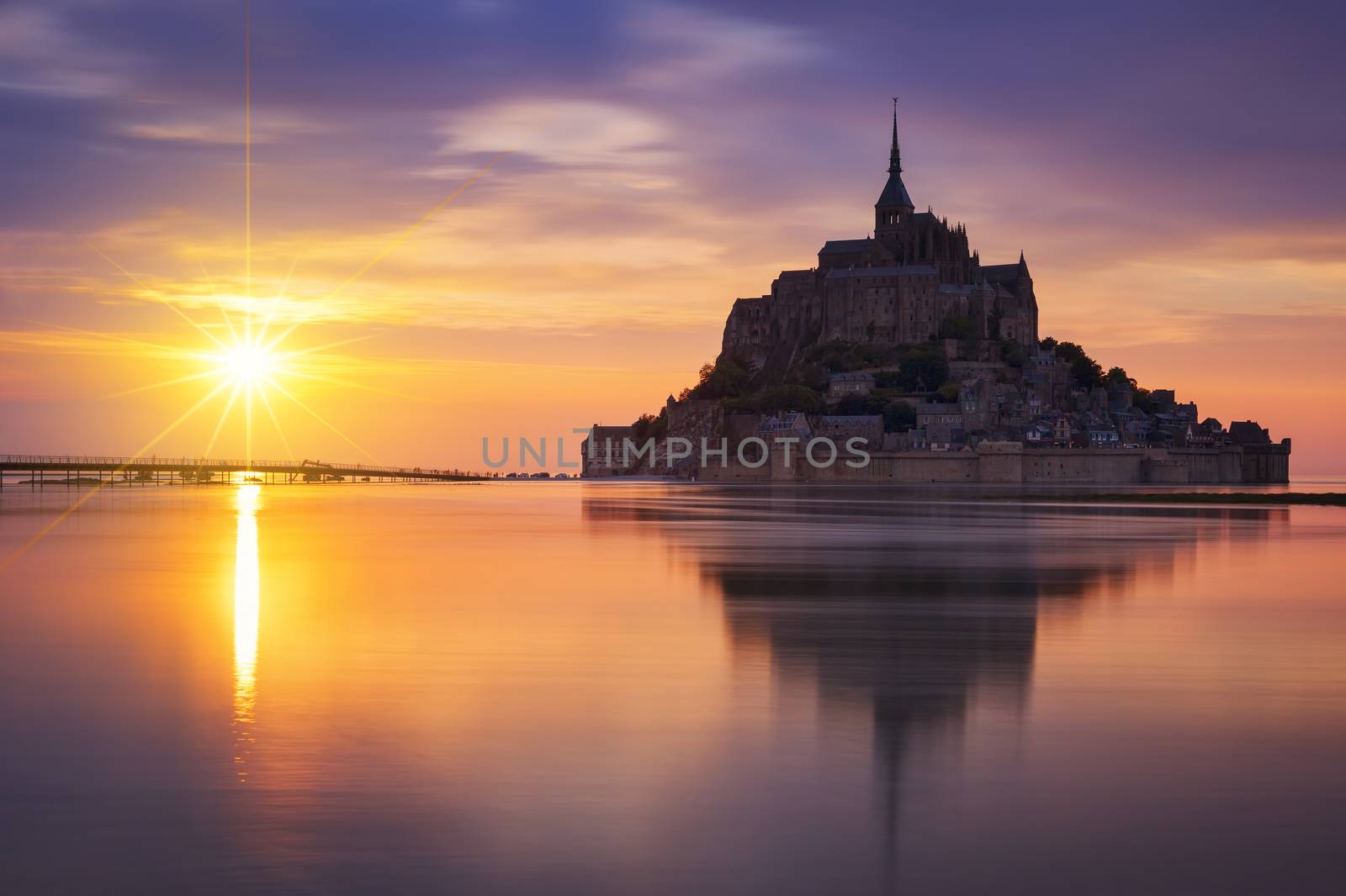 Mont-Saint-Michel sunset by vwalakte