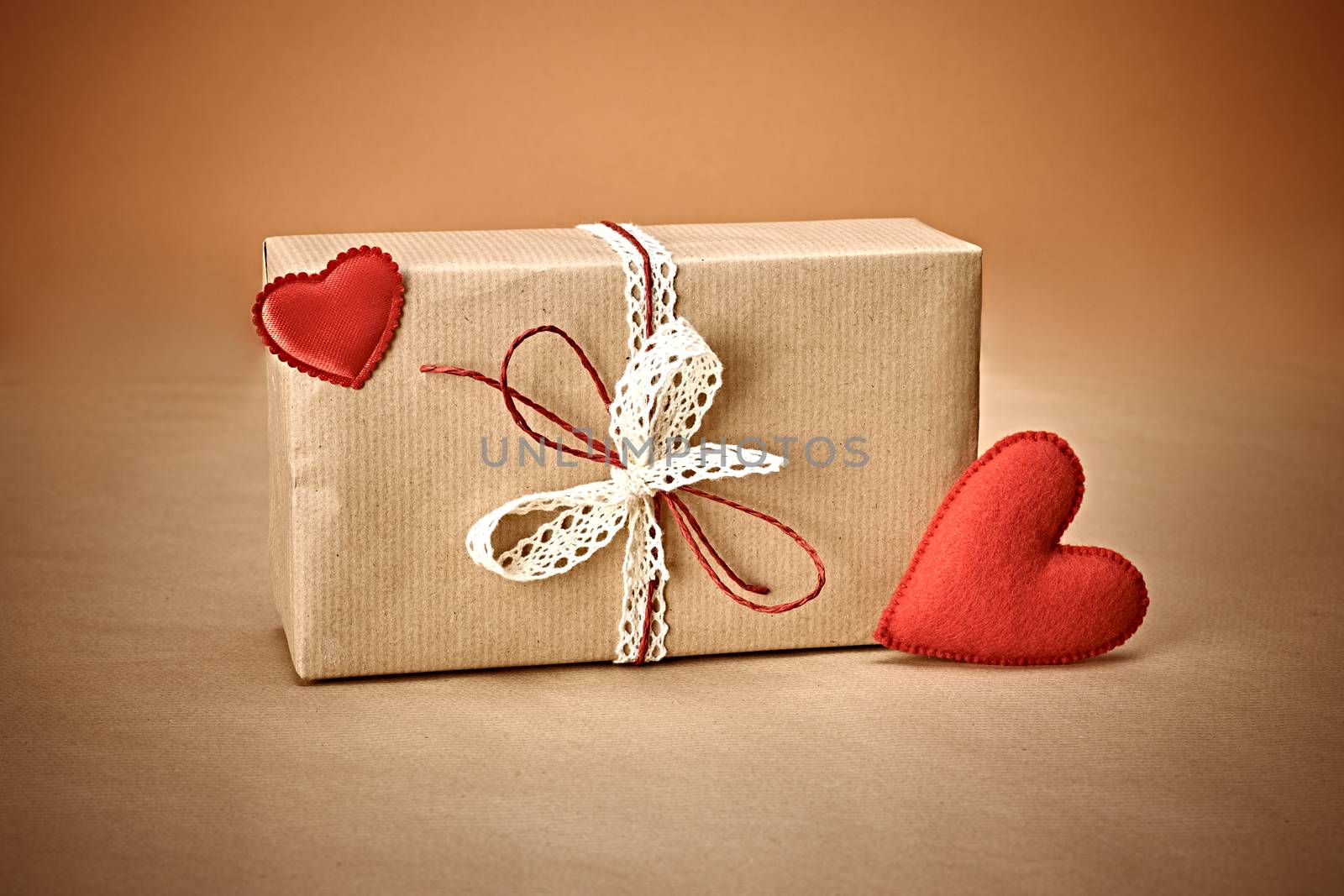 Love red hearts, Valentines Day.Handcraft gift box by 918