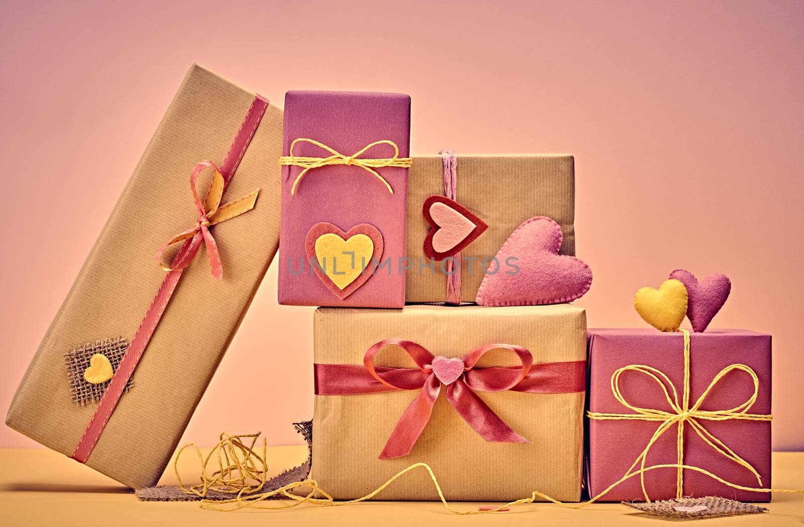 Love hearts, Valentines Day. Handcraft gift boxes by 918