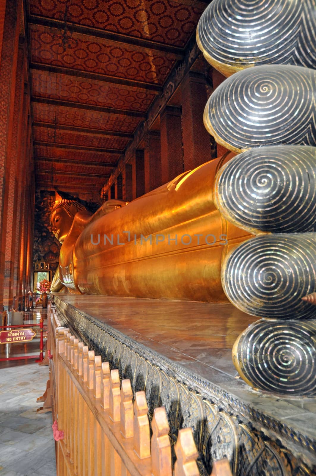 The Reclining Buddha by dpe123