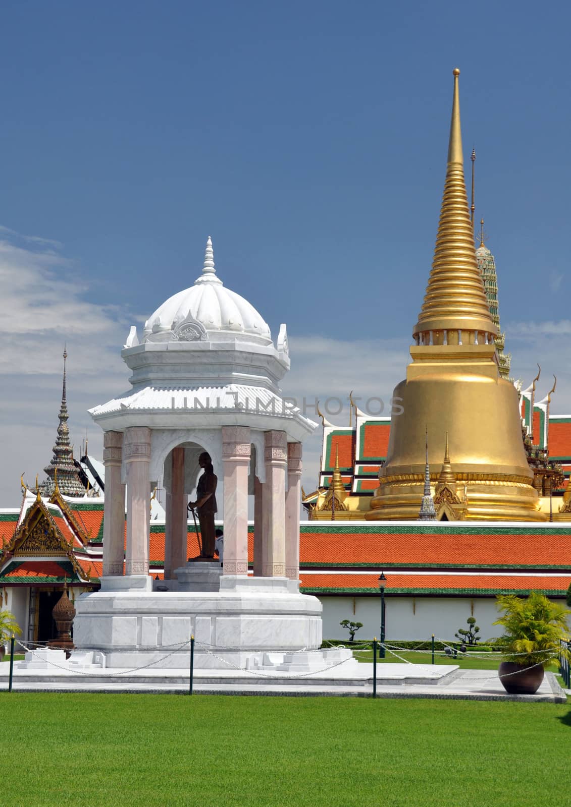 Grand Palace was built as the final resting place of the Emerald Buddha ( Phra Kaeo) surrounded by the kings residence, it is Thailands holiest temple