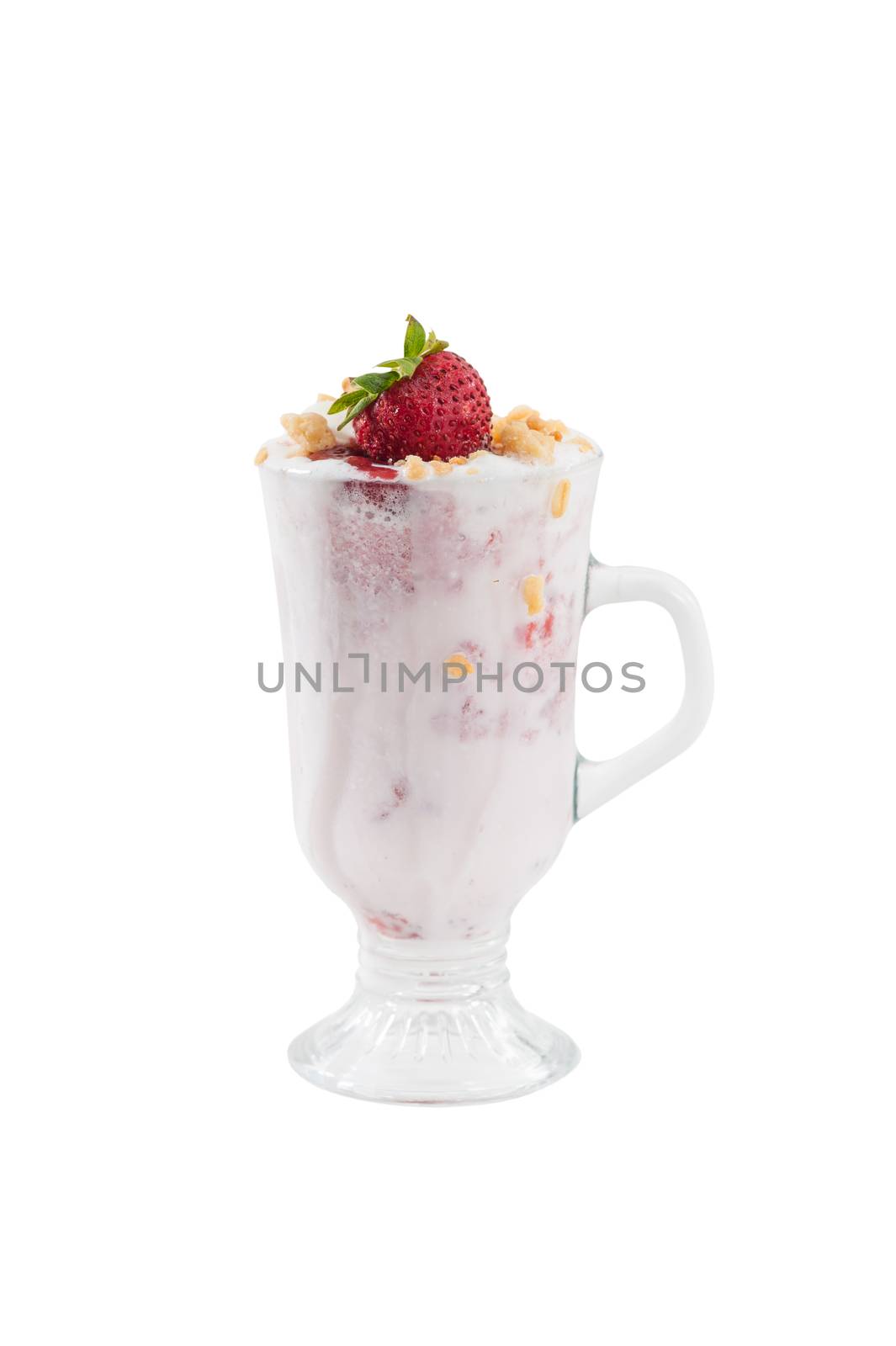 Berry cobbler shake, mix berry milk shake with strawberry and crackers