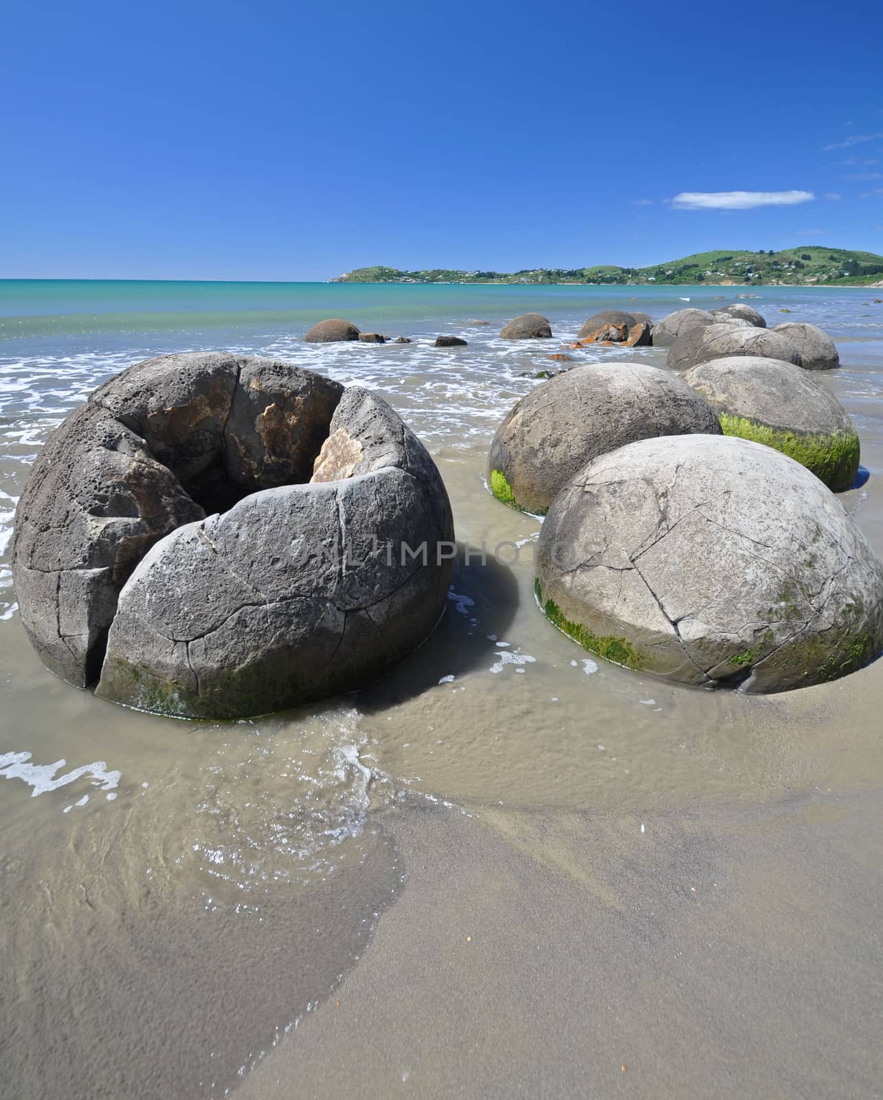 Moeraki Boulders Scenic Reserve New Zealand by dpe123