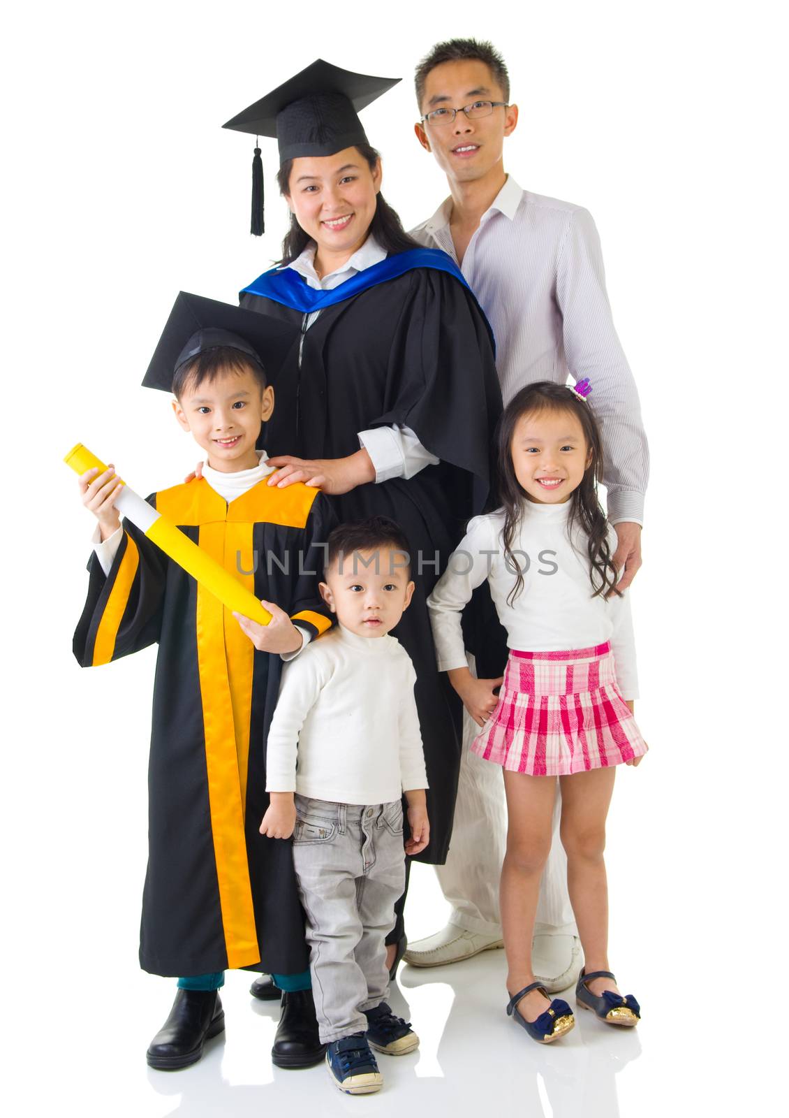 Asian mother and son in graduation gown.Taking photo with family.