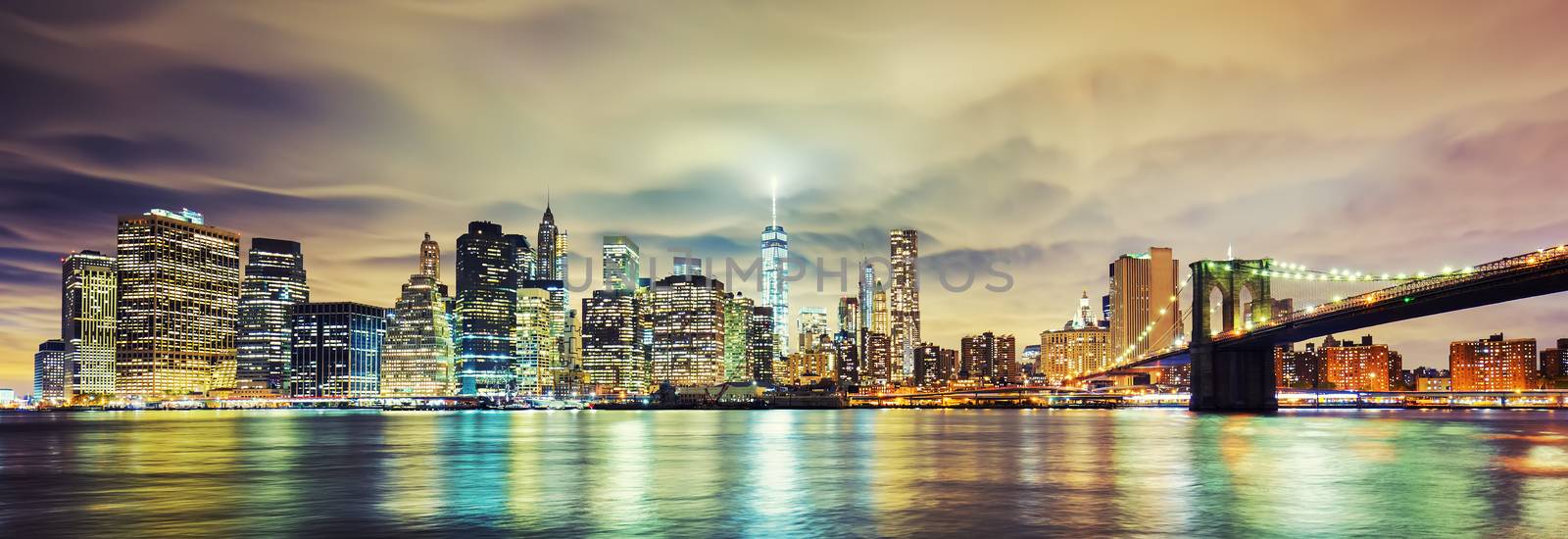 Panoramic view of Manhattan at night by vwalakte