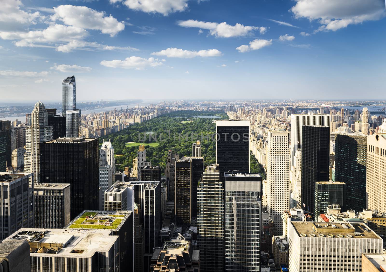 New York City skyline by ventdusud