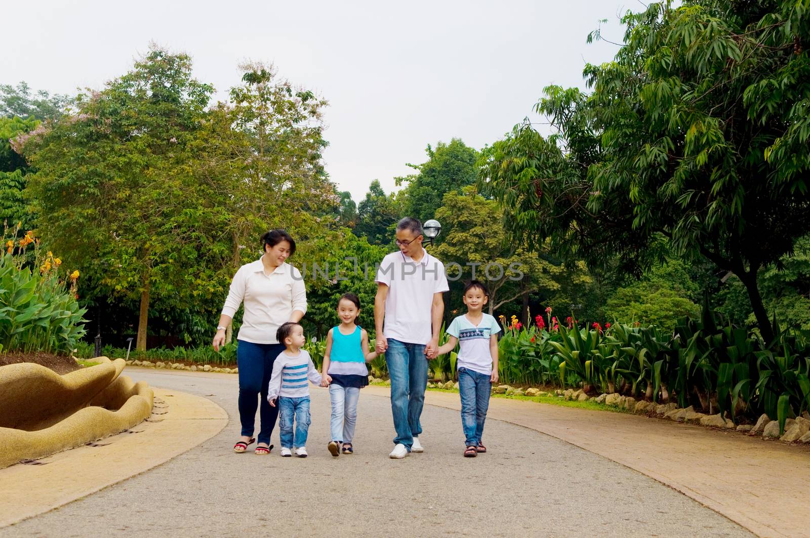 asian family  by yongtick