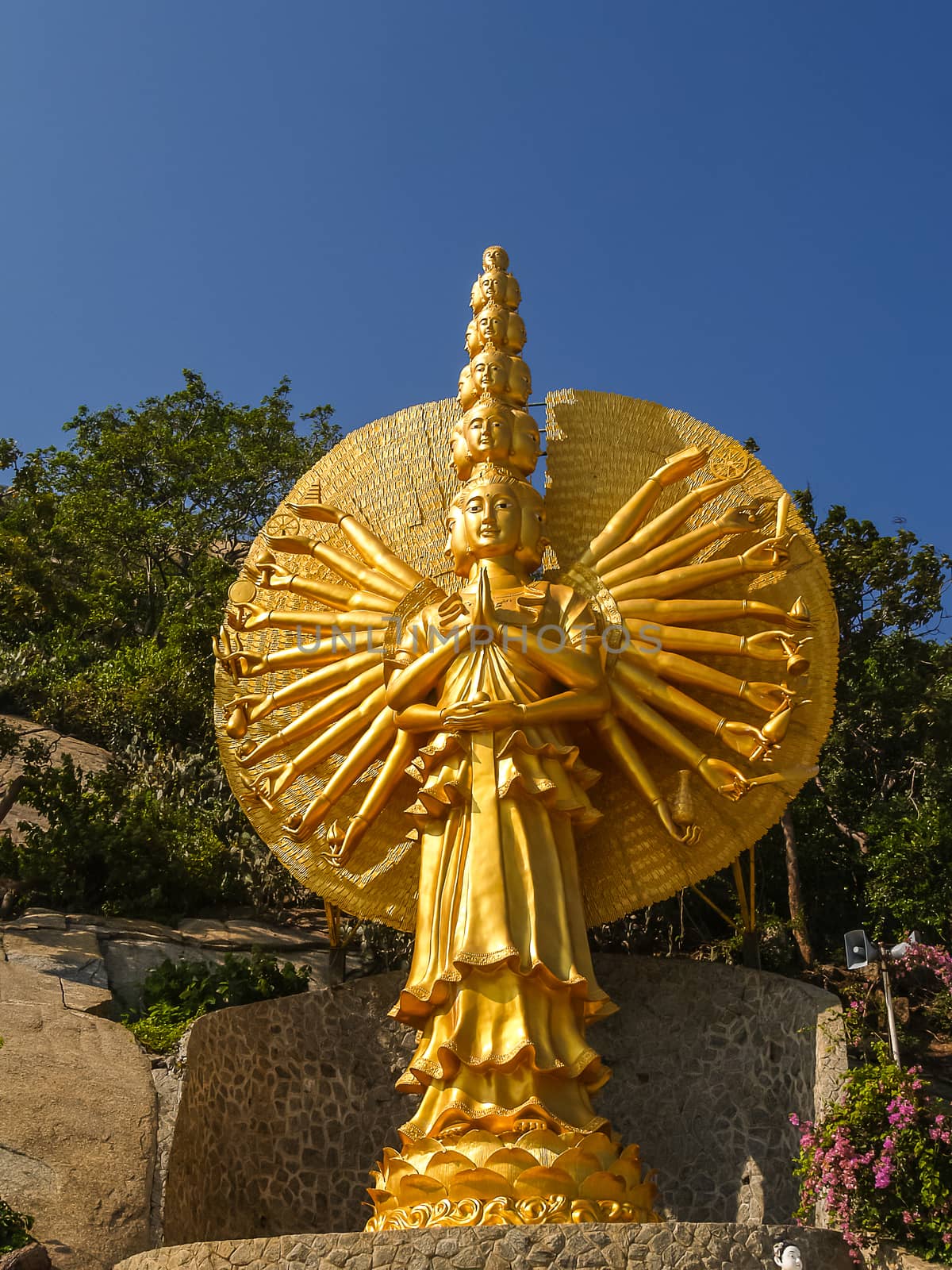 Golden Statue of Goddess of Mercy with thousand hands