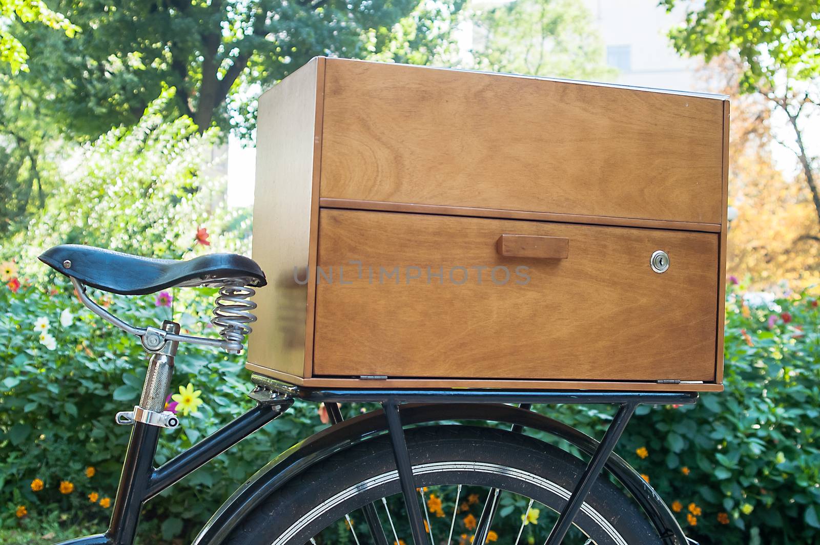 bike with wooden box by antonius_