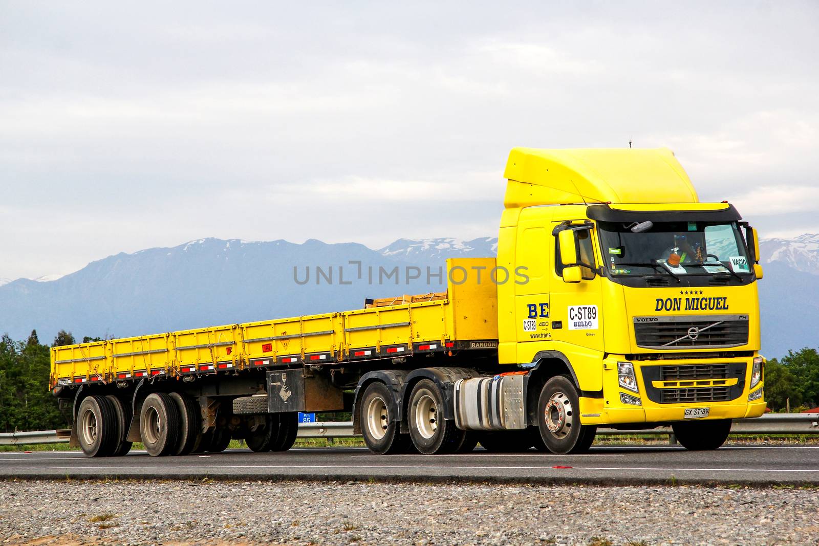 O'HIGGINS, CHILE - NOVEMBER 19, 2015: Semi-trailer truck Volvo FH12.460 at the Pan-American Highway.