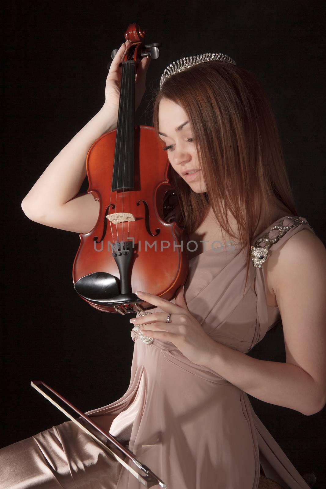 Pretty young woman holding a violin by Artzzz