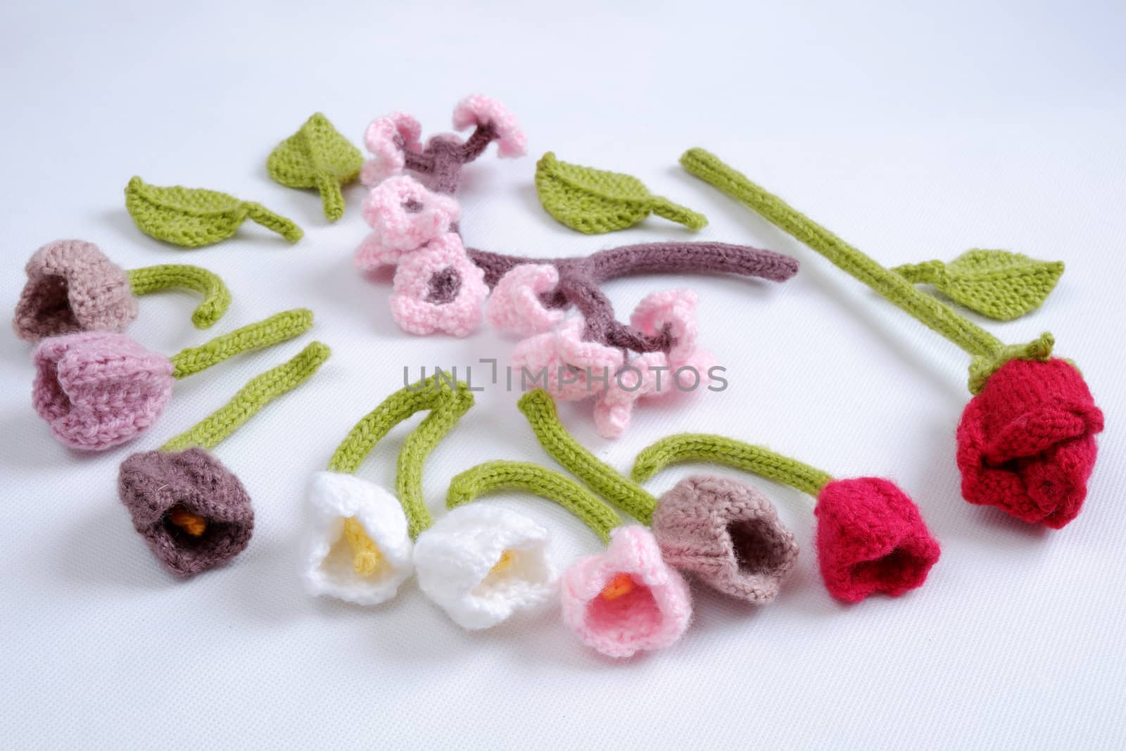 knit, knitting, knitted, yarn, wool, handmade, hand made, homemade, home made, flower, flowers, tulip, tulips, art, colorful, floral, flora, vietnam, viet nam, vietnamese, spring, spring flowers, bouquet, woman day, mothers day, springtime, decor, home, ornament, tet, lunar new year, hobby, diy, meaningful, abstract, leisure, color, colour, woolen, white background, background, white, product, gift