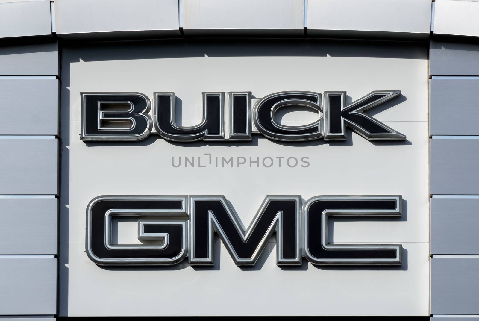 VALENCIA, CA/USA - JANUARY 13, 2016: Buick GMC automobile dealership exterior and logo.