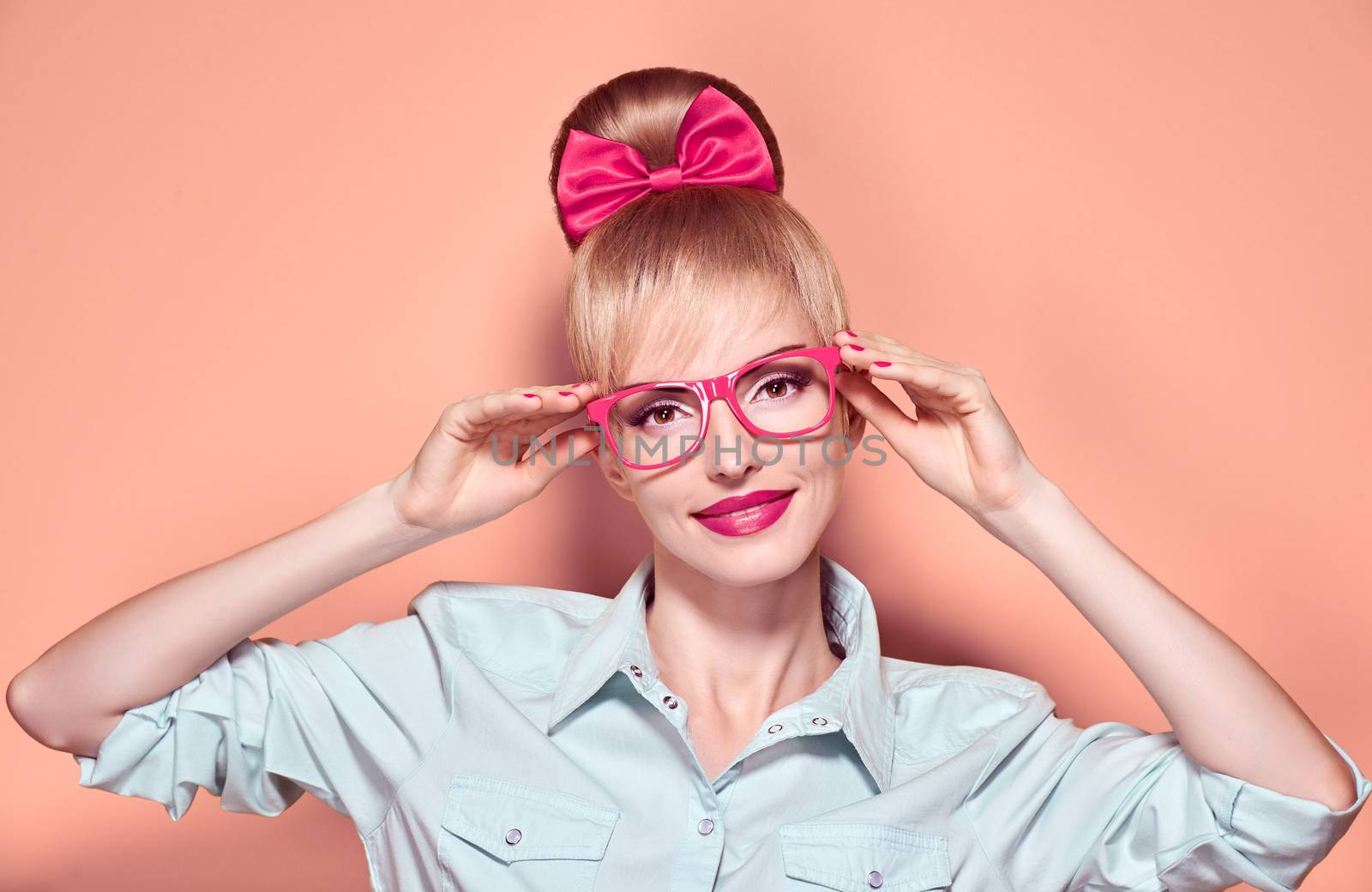Beauty fashion nerdy woman smiling, glasses.Pinup by 918