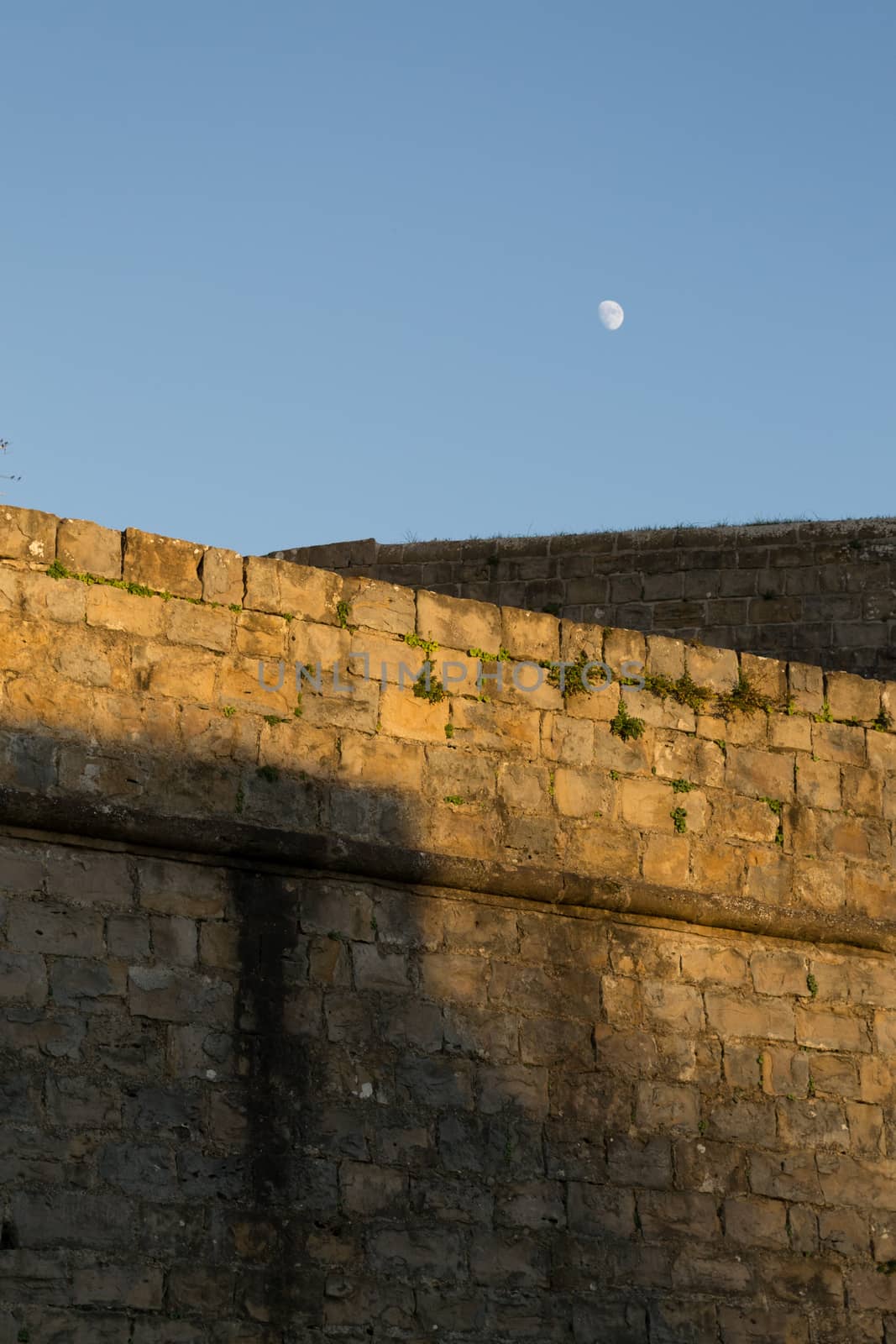 Walls and moon at sunset by rmbarricarte