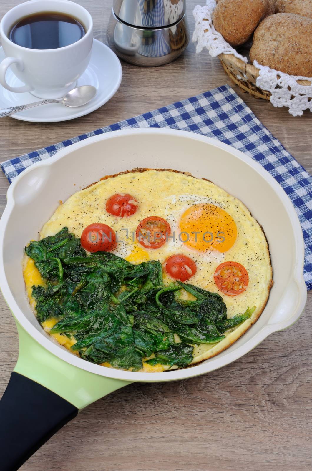 Scrambled eggs with tomato and spinach by Apolonia