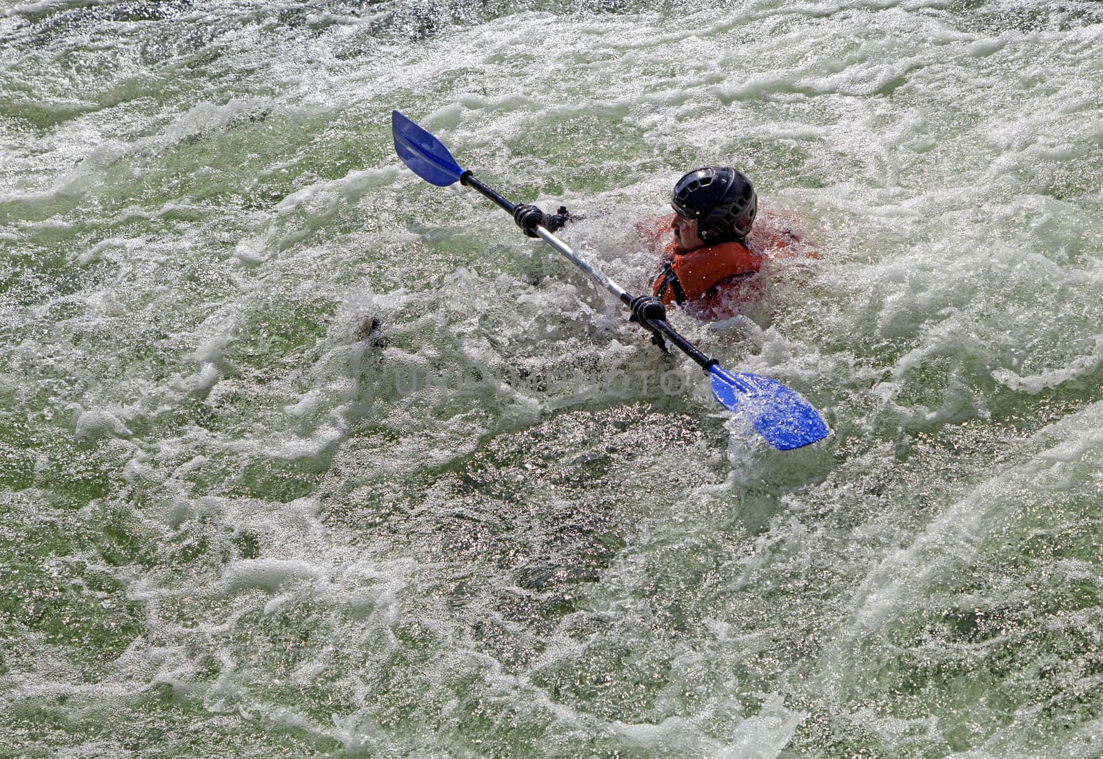 Kayaker lost his kayak in the cataract 