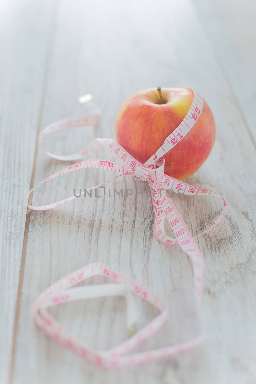 Apple in the measuring tape by Linaga