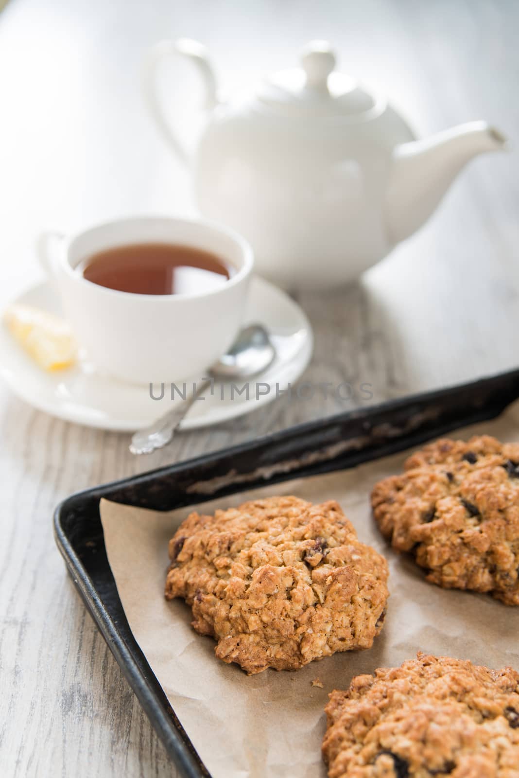 Tea with the oatmeal cookies by Linaga