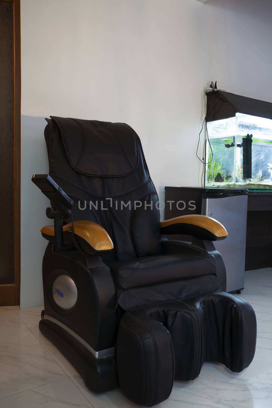 black leather massage chair
