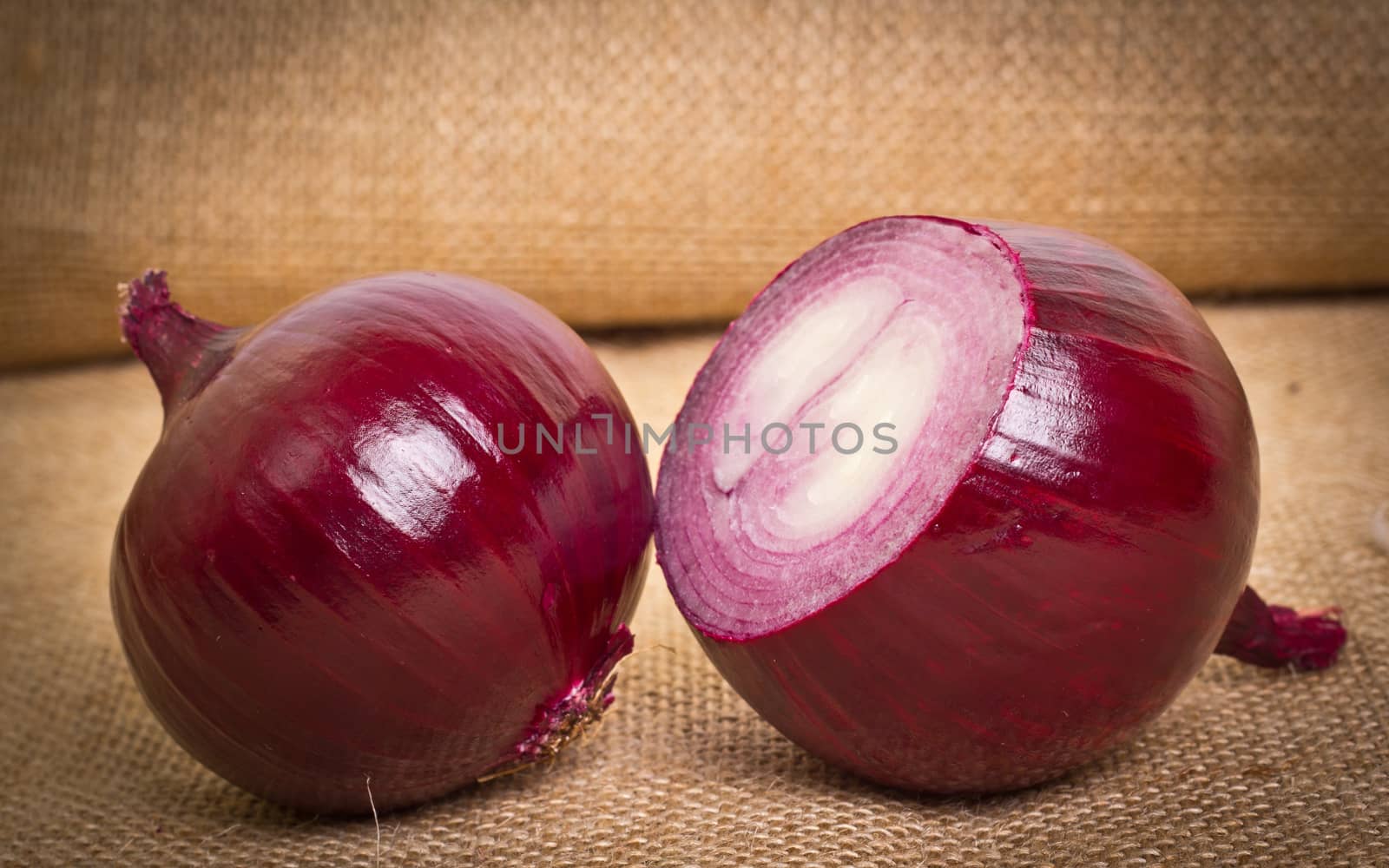 fresh onion on sacking by aziatik13