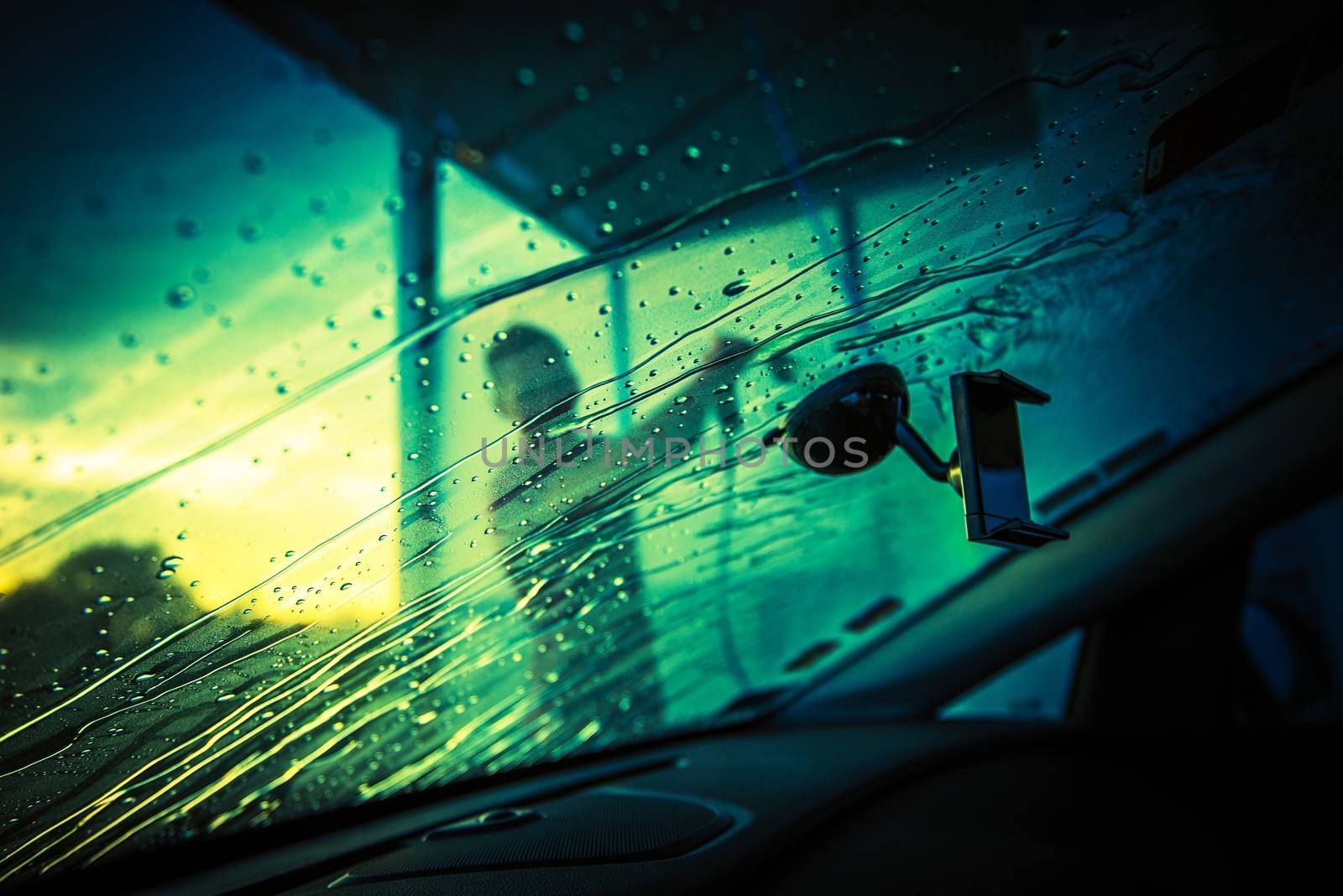 Car Windshield Cleaning by welcomia