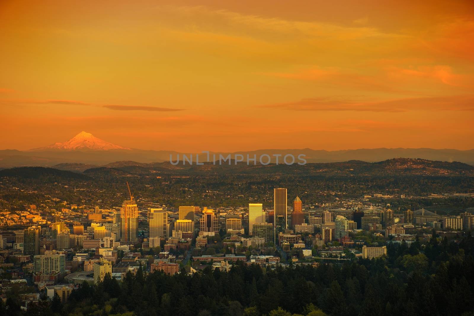 Sunset Scenery in Portland by welcomia