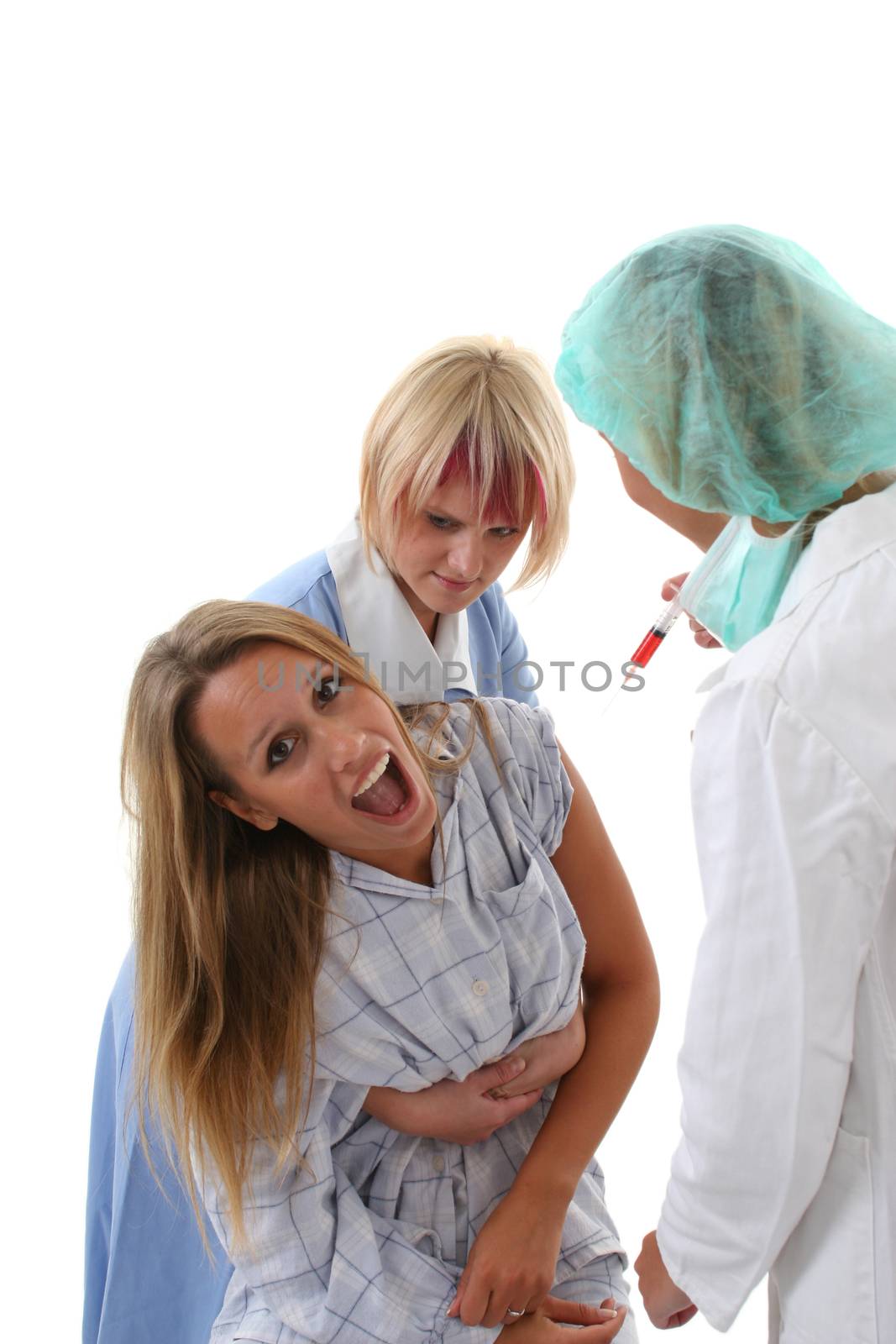 Doctor tryi giving an injection to a pacient