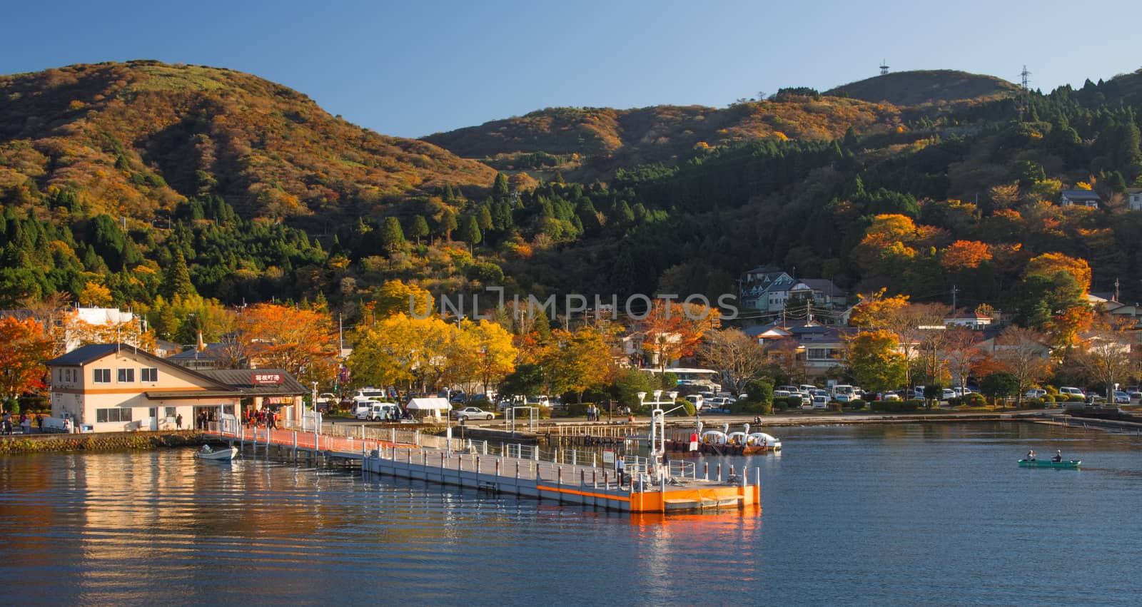 lake ashinoko in full autumn glory by zkruger