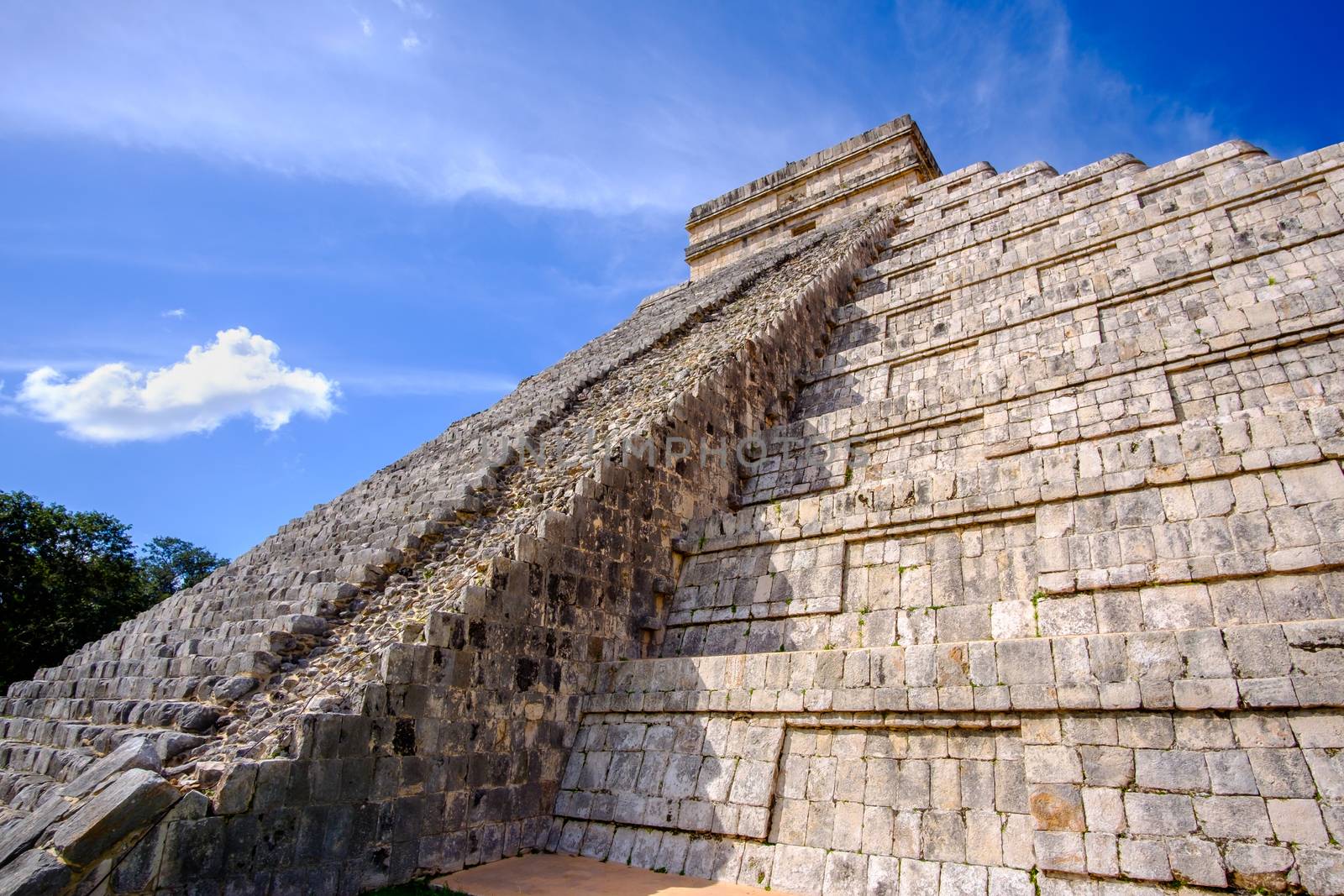 Scenic view of Mayan pyramid El Castillo in Chichen Itza by martinm303