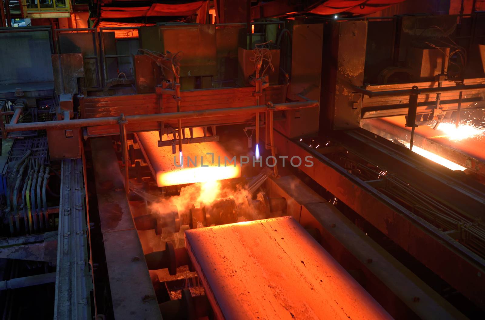 Gas cutting of the hot metal in a plant