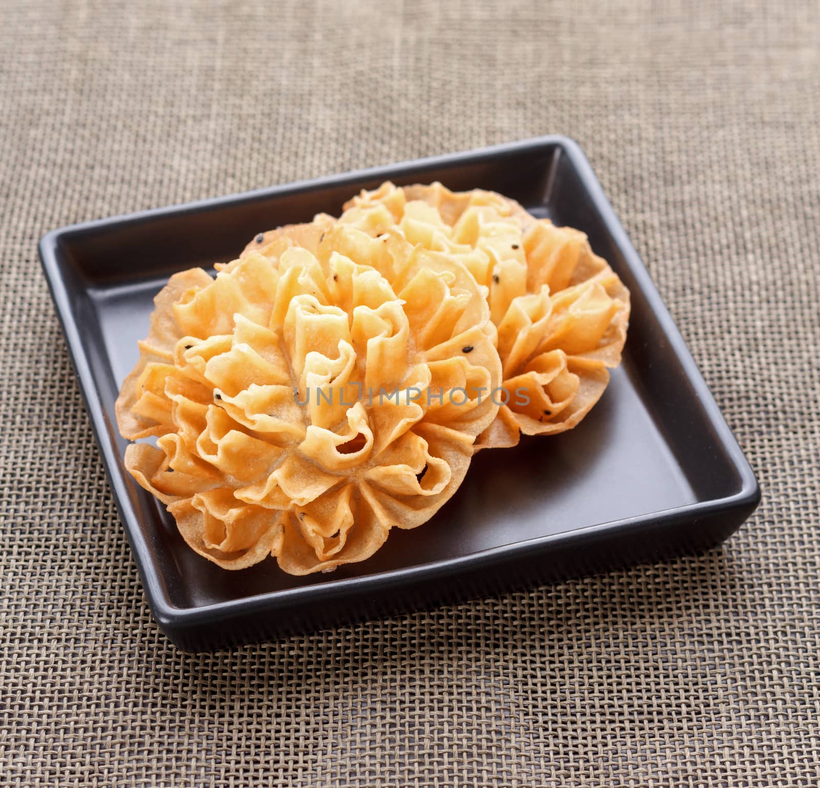 Crispy Lotus Blossom Cookie - Thai dessert by supersaiyan