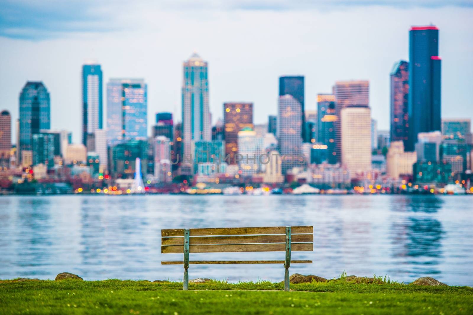 Seattle Vista Bench by welcomia