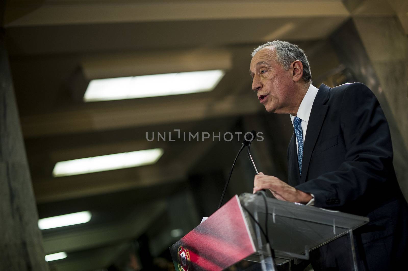  Center-right candidate Marcelo Rebelo de Sousa won the presidential elections 2016 with the majority of the votes on January 24, 2016.  The 67-year-old won 52% of the votes.  His closest rival, leftist Antonio Sampaio da Novoa, is polling 22%.       