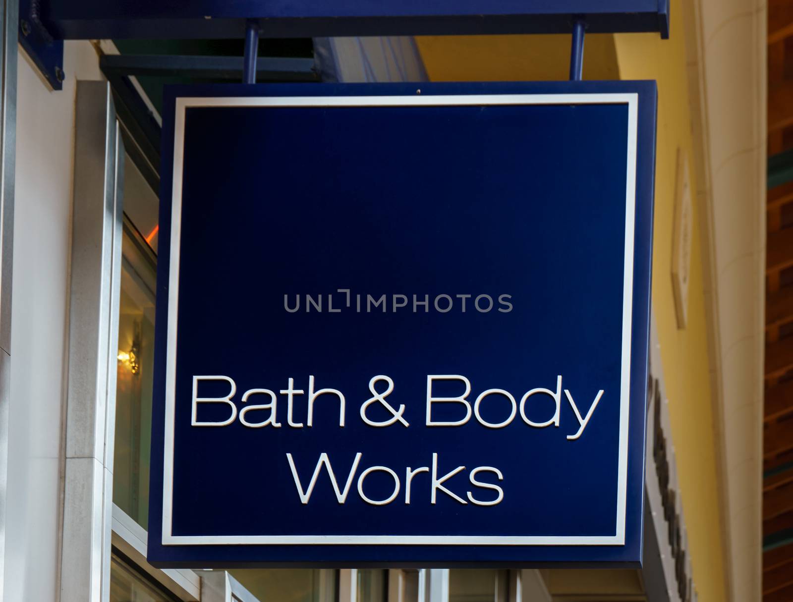 Bath & Body Works Exterior and Sign by wolterk