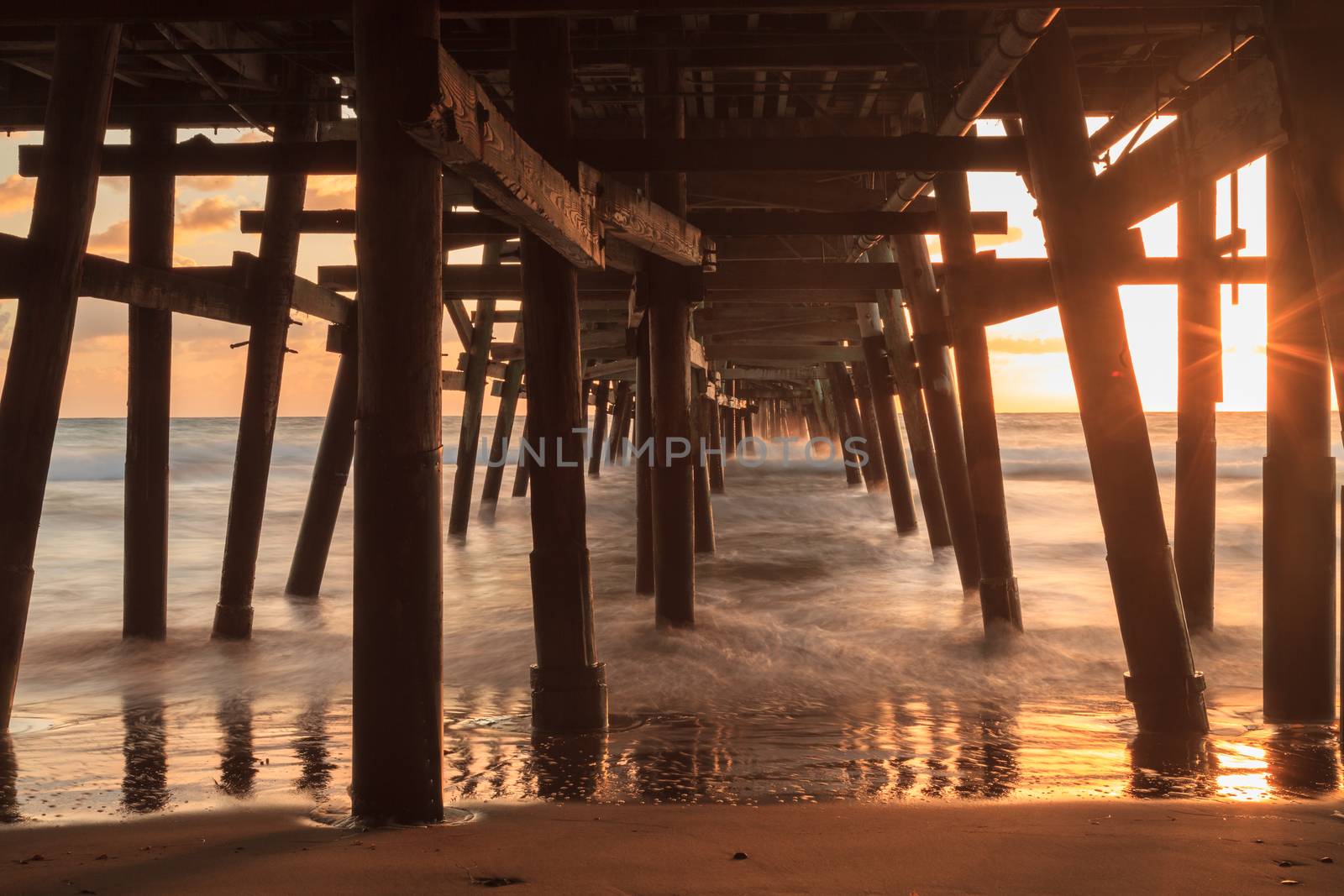 Under the San Clemente pier by steffstarr