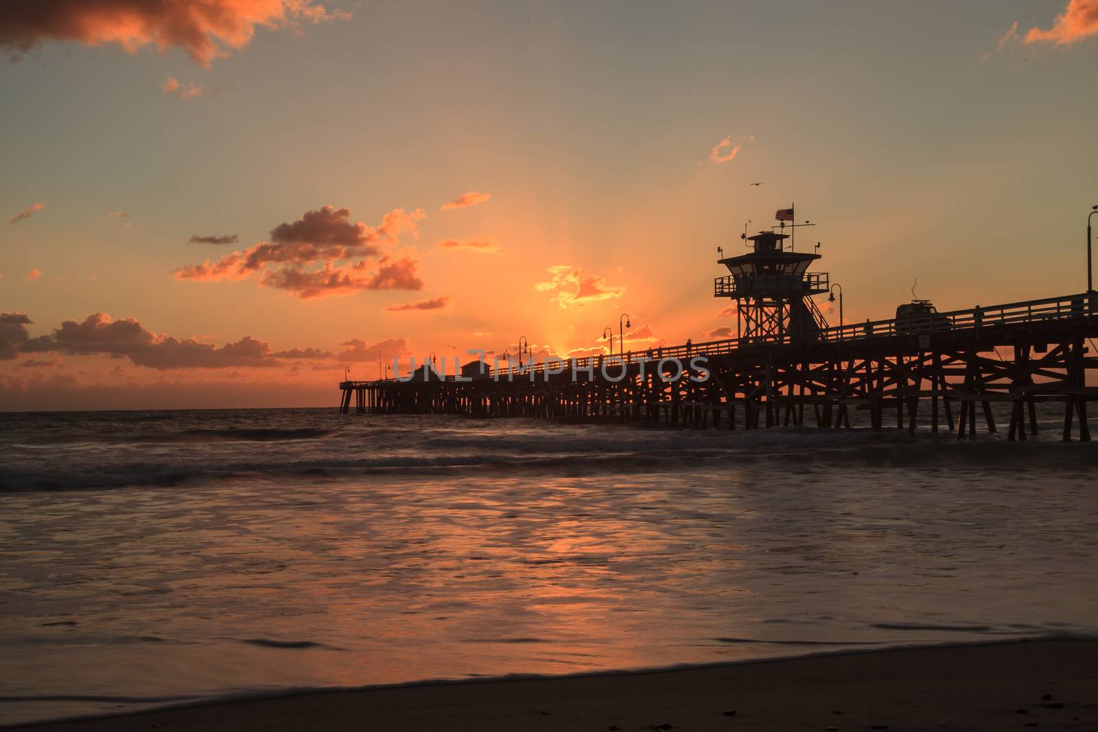 Under the San Clemente pier by steffstarr