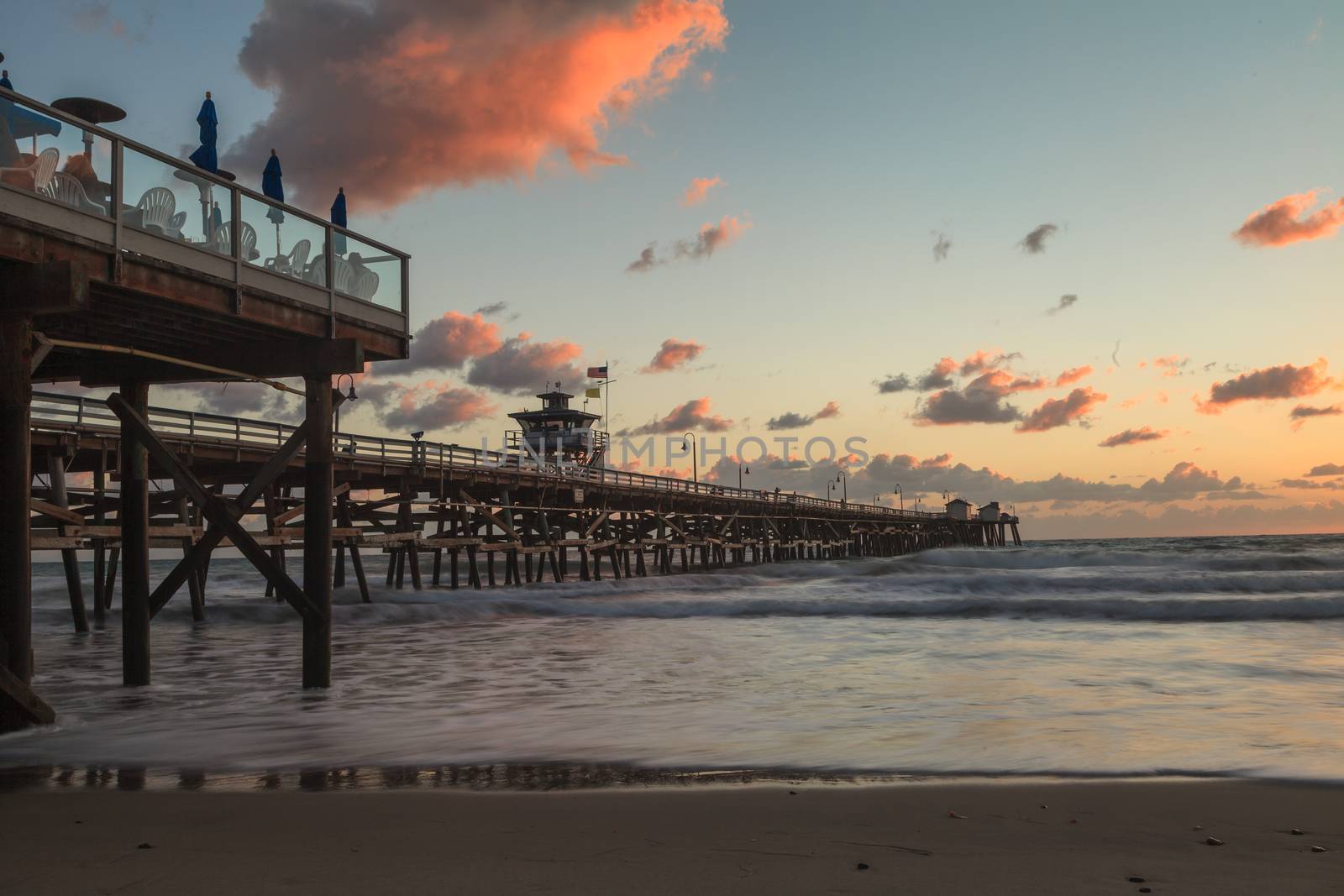 Under the San Clemente pier by steffstarr