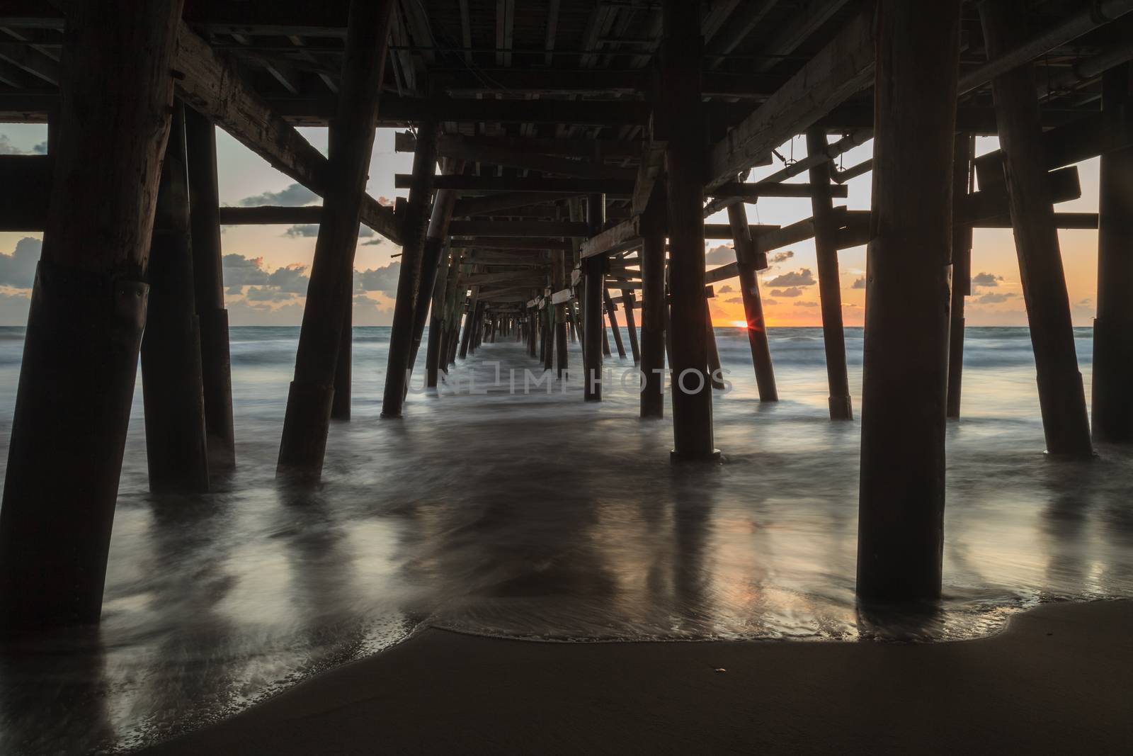 Under the San Clemente pier by steffstarr