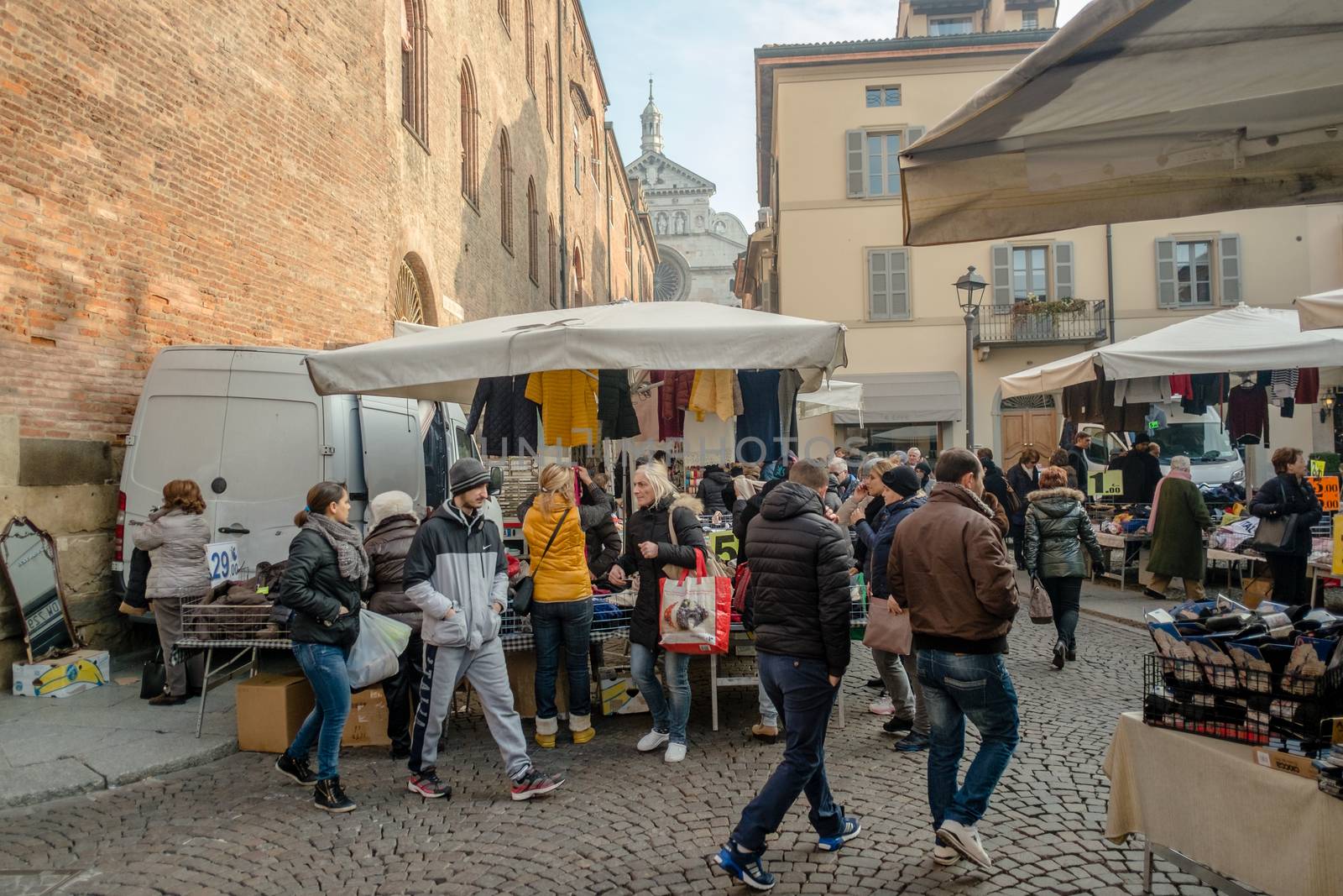 Cremona street market, Italy by verbano