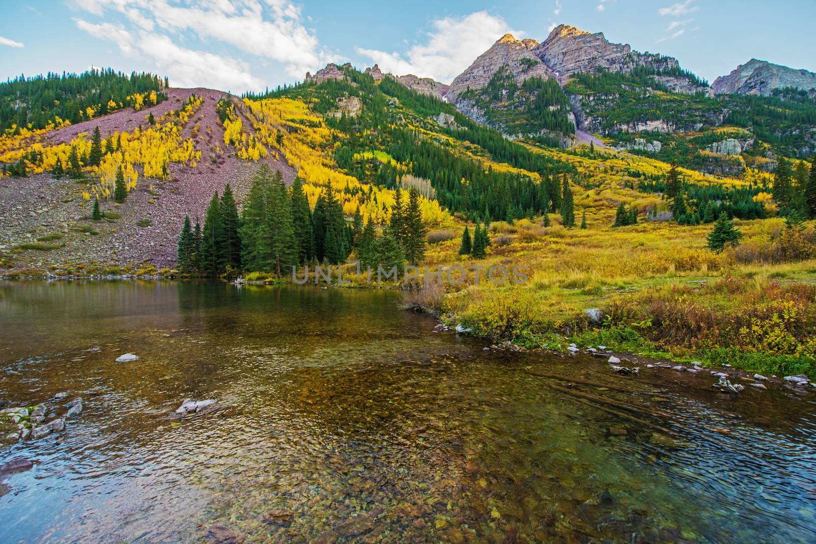 Colorado Fall Scenery. Maroon Bells Lake. Aspen, Colorado, United States. Scenic Colorado.