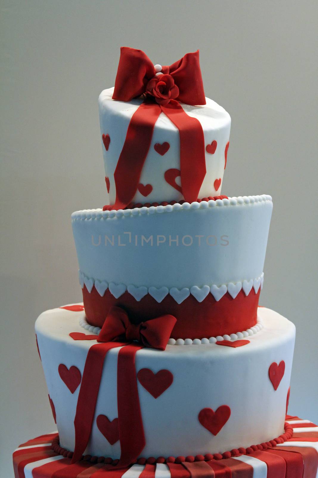 Delicious decorated wedding cake