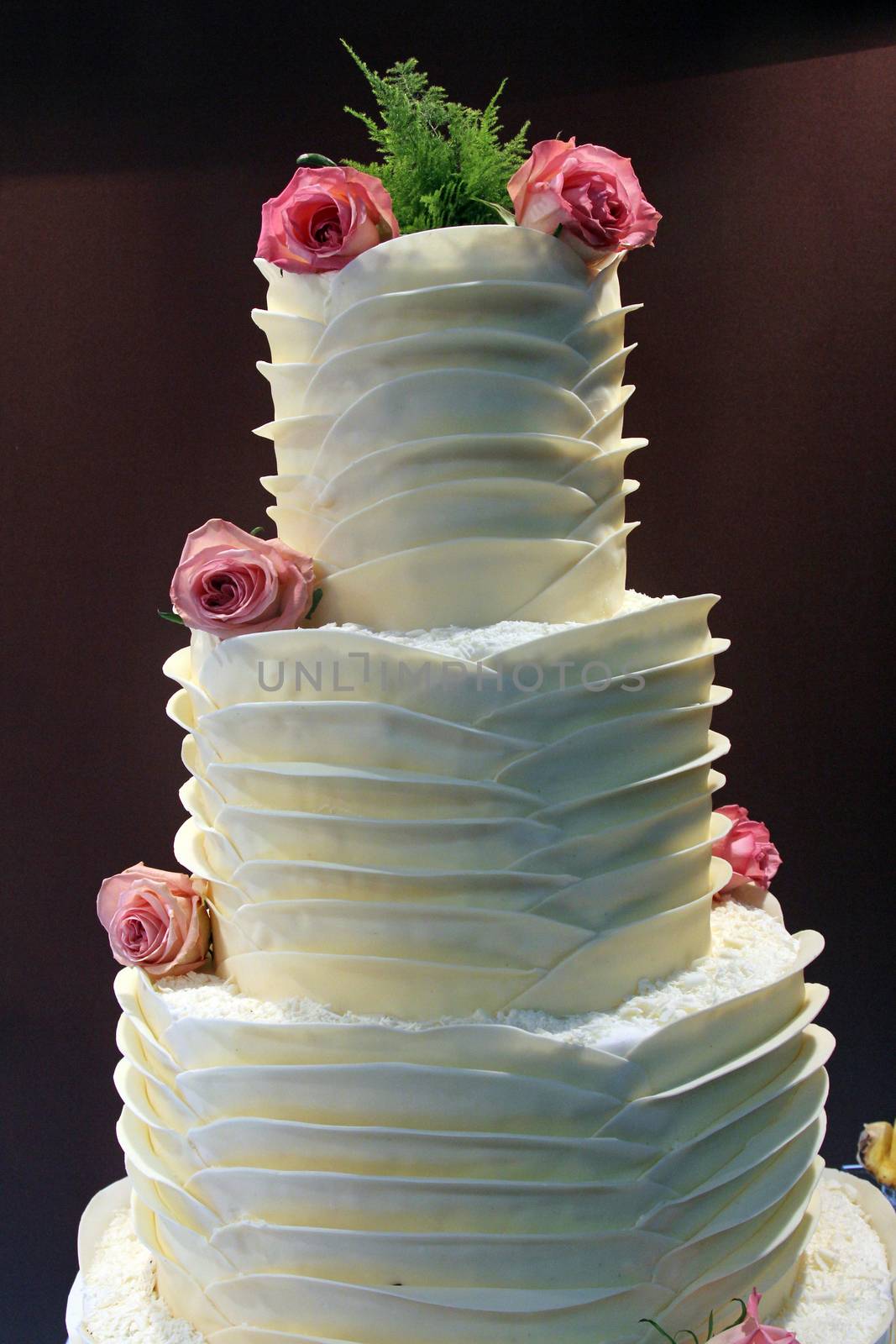 Delicious decorated wedding cake