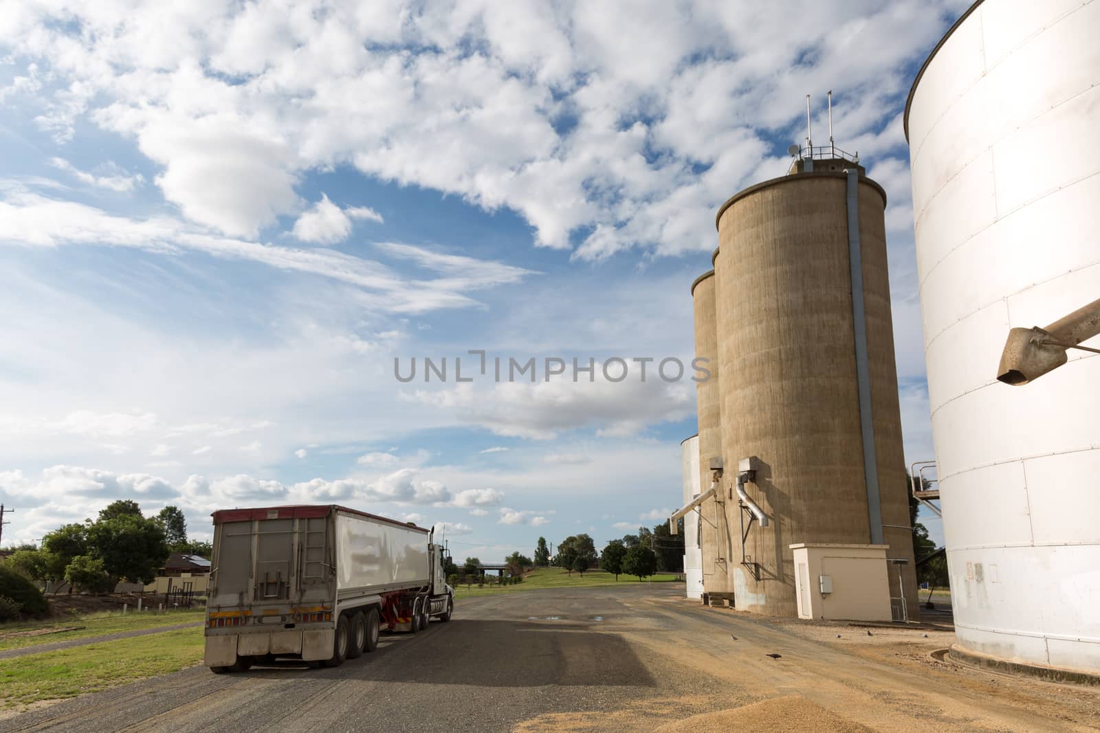 Large industrial Grain Silos made of steel