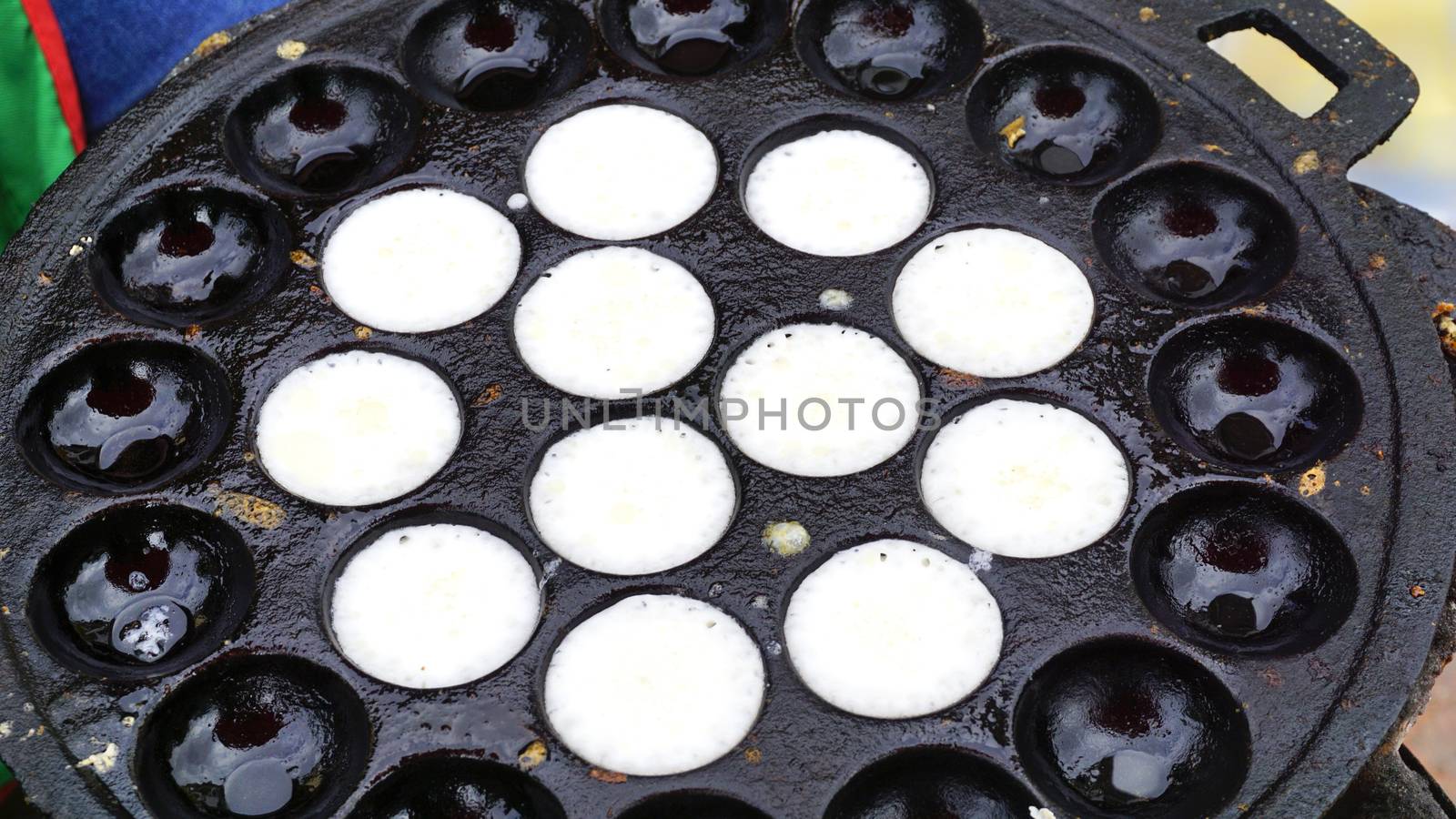 Sweet and Savory Grilled Coconut-Rice Hotcakes, Coconut Rice Cake, Asian dessert, Thai, Thailand, Luang Prabang, Laos