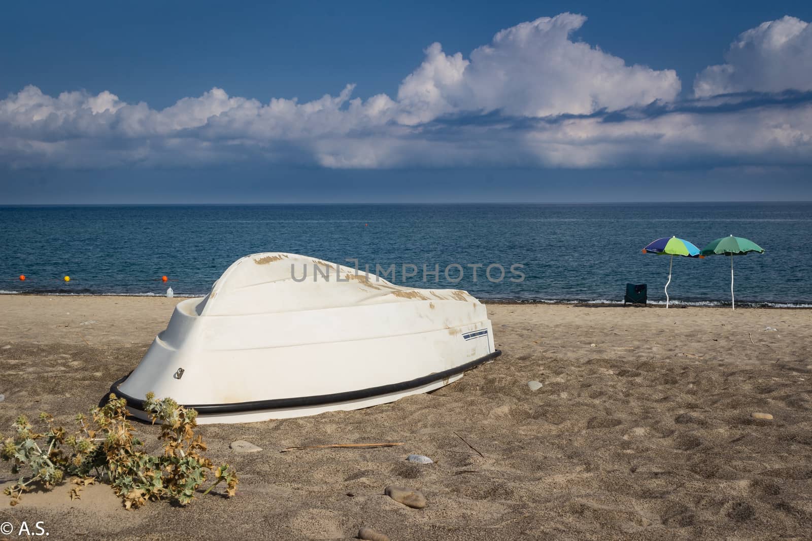 White boat on the beach by alanstix64