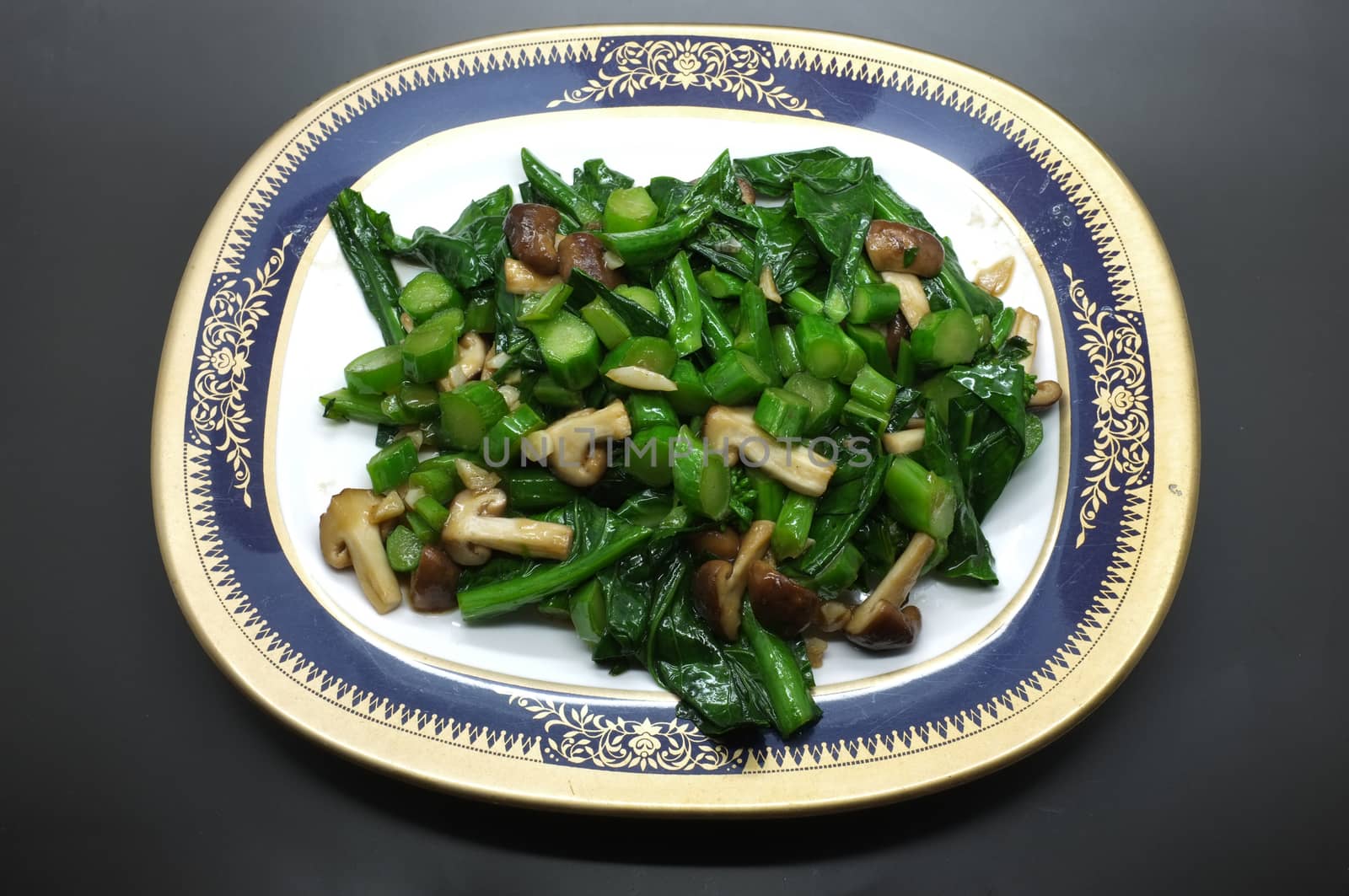 Stir fried green kale and mushroom