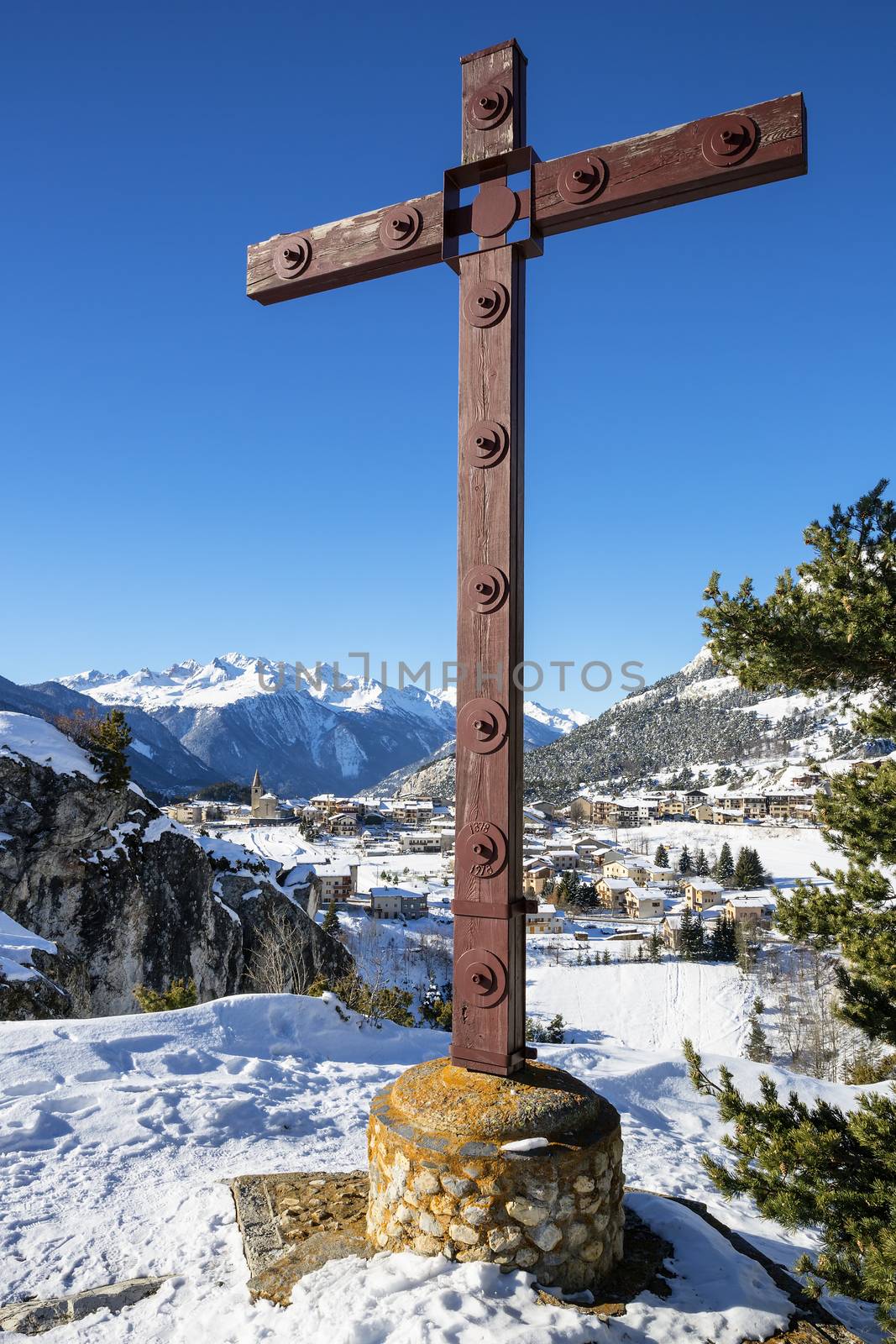 cross and Aussois  by vwalakte