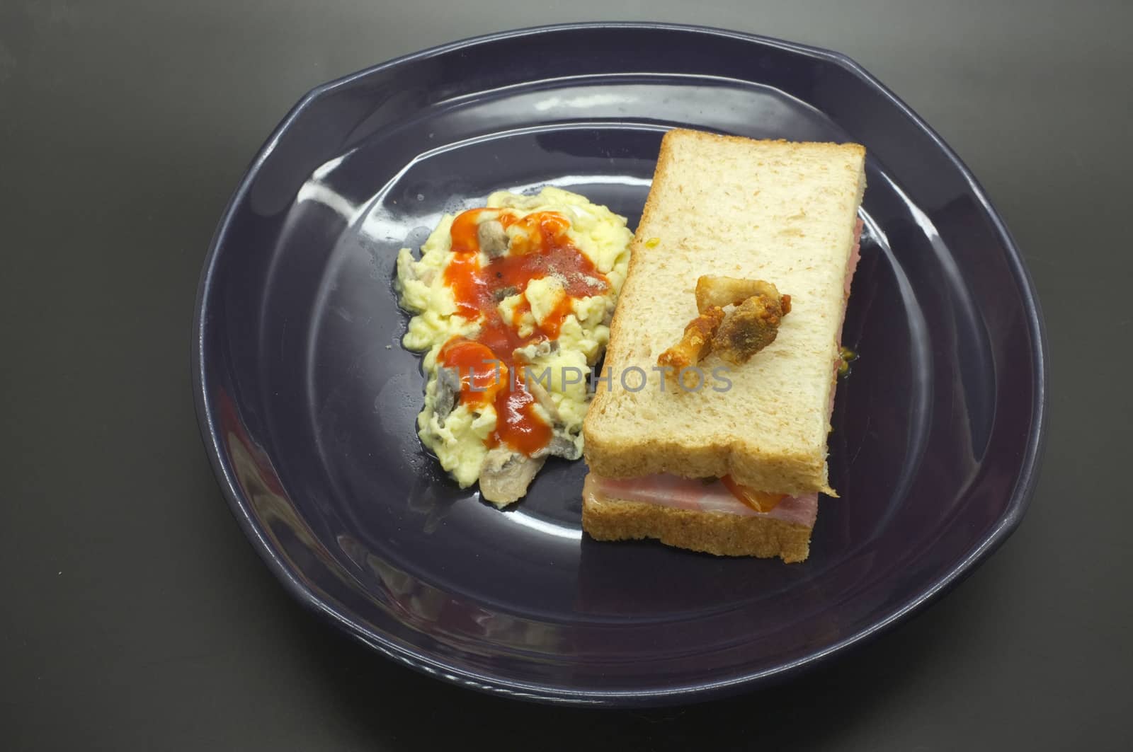 Ham and tomato sandwich with scrambled egg