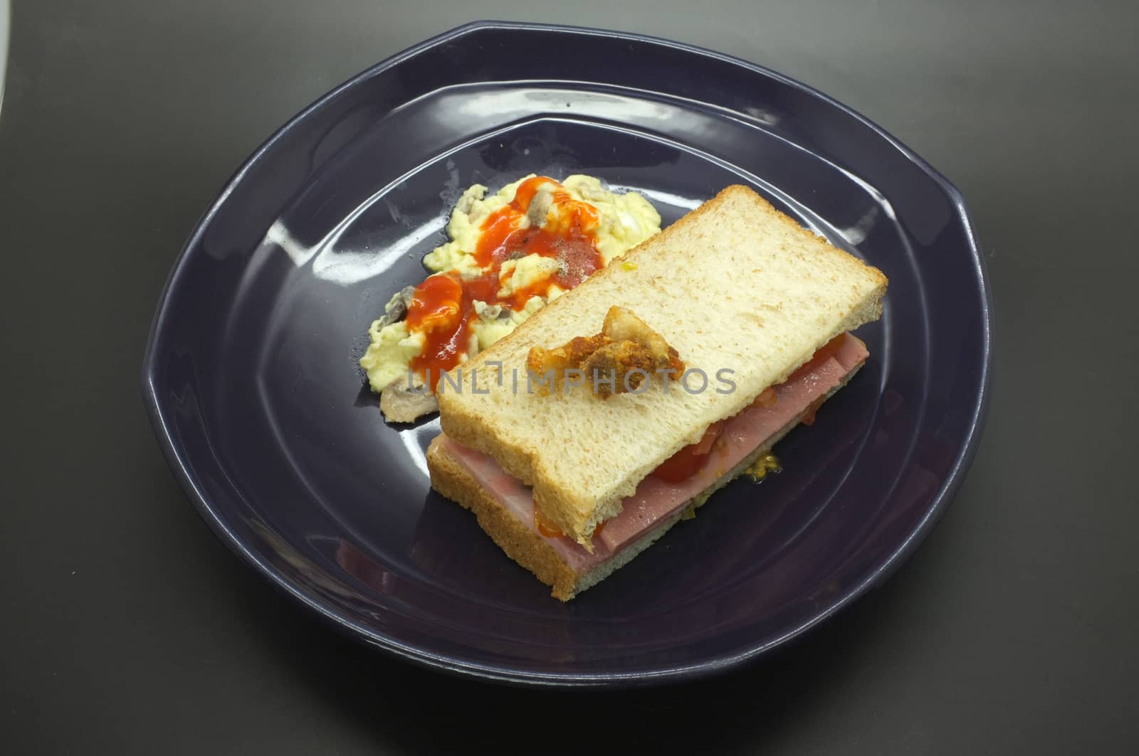 Ham and tomato sandwich with scrambled egg